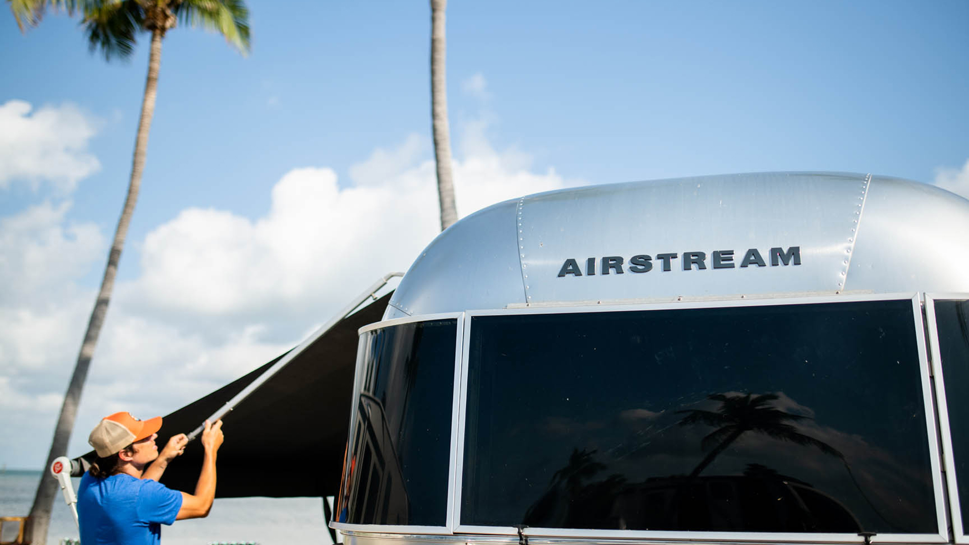 Airstream-Adjusting-Zip-Dee-Awning-Height