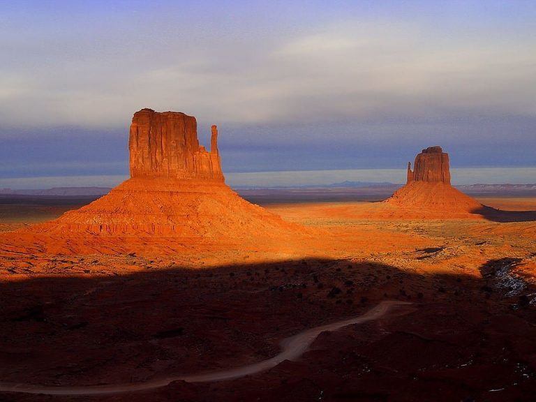 Flagstaff, Arizona (via U.S. Route 66)