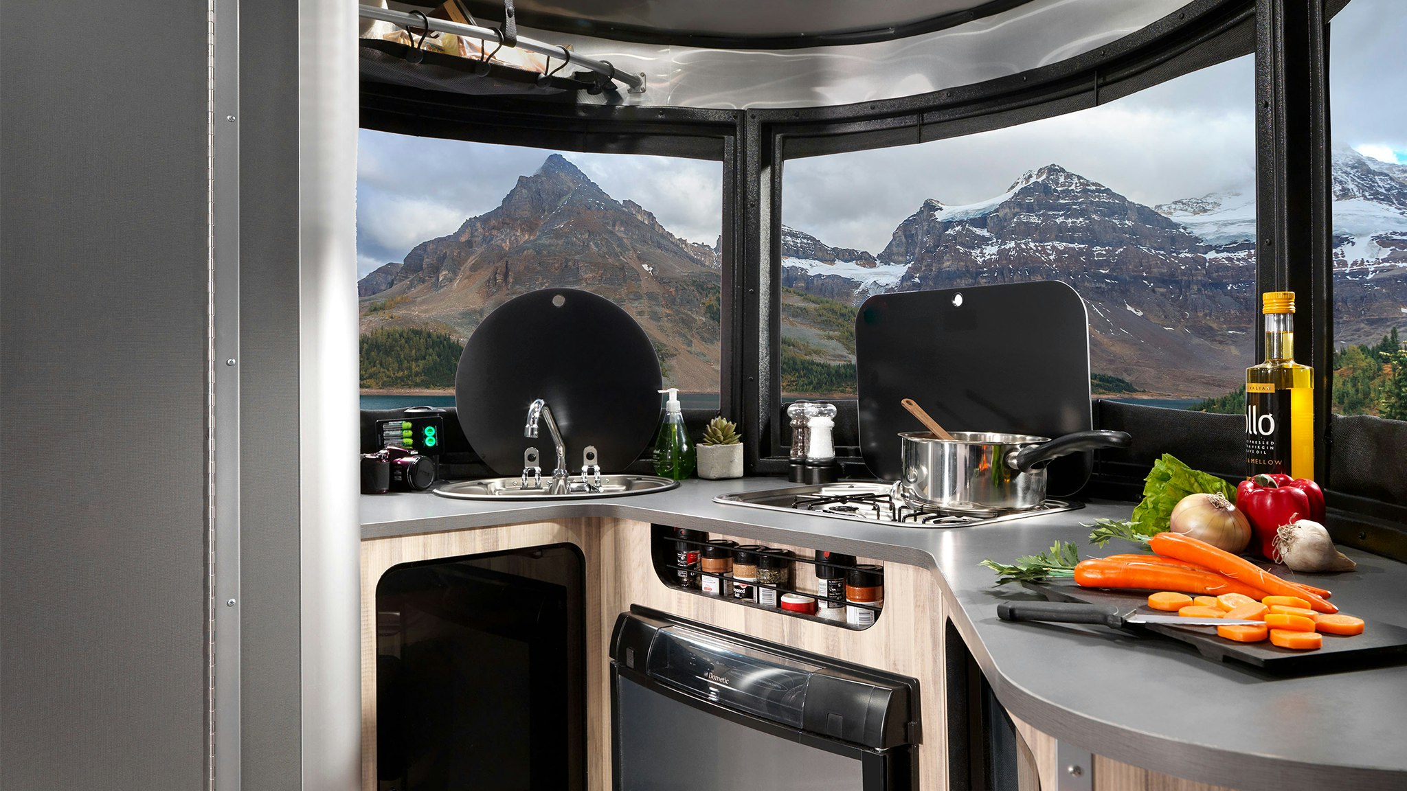 Airstream-Basecamp-Technology-and-Features-Header