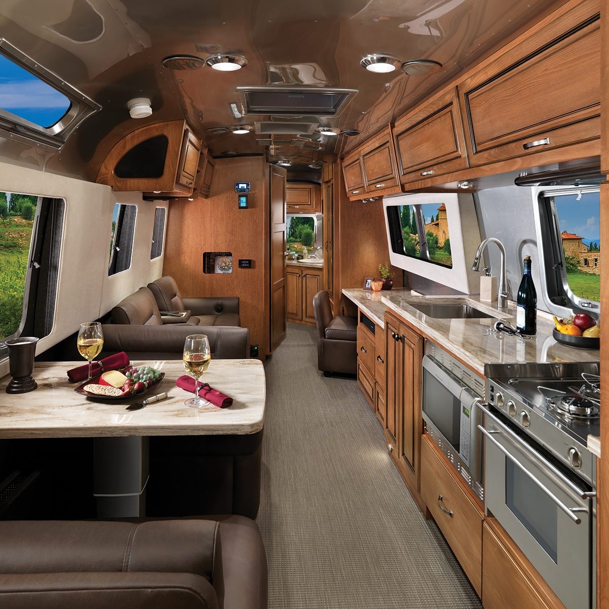 Features | Classic | Travel Trailers | Airstream