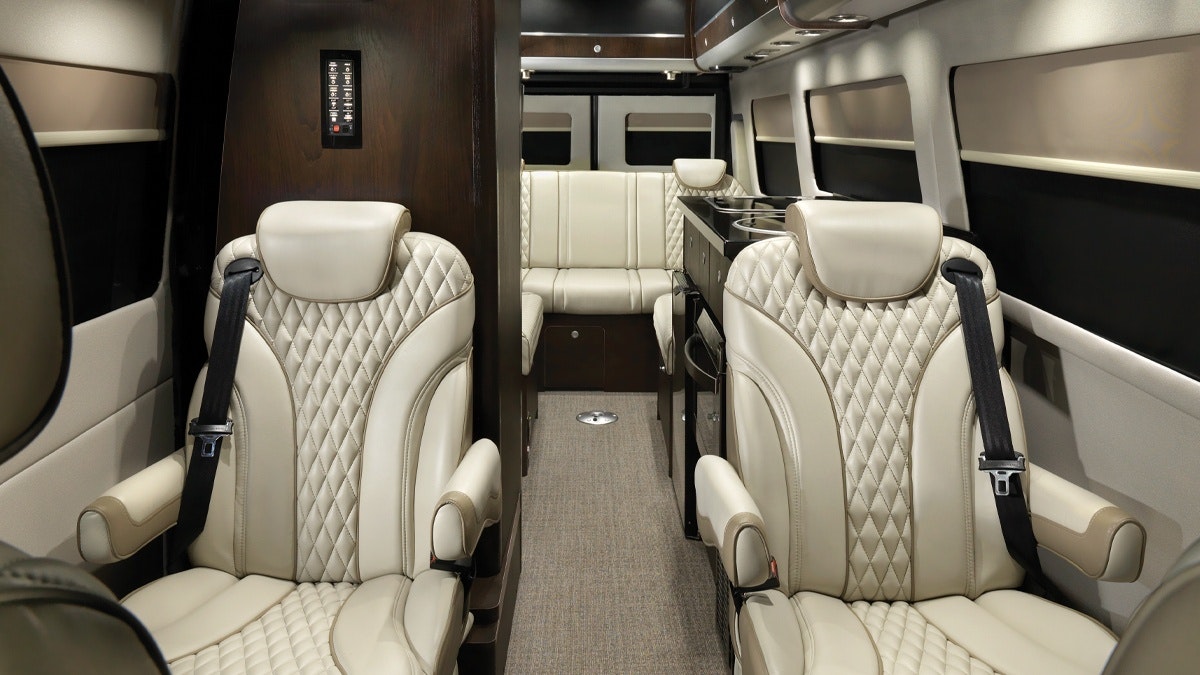 AIRMKT 2019 Interstate Slate Interior F2B_Mobile