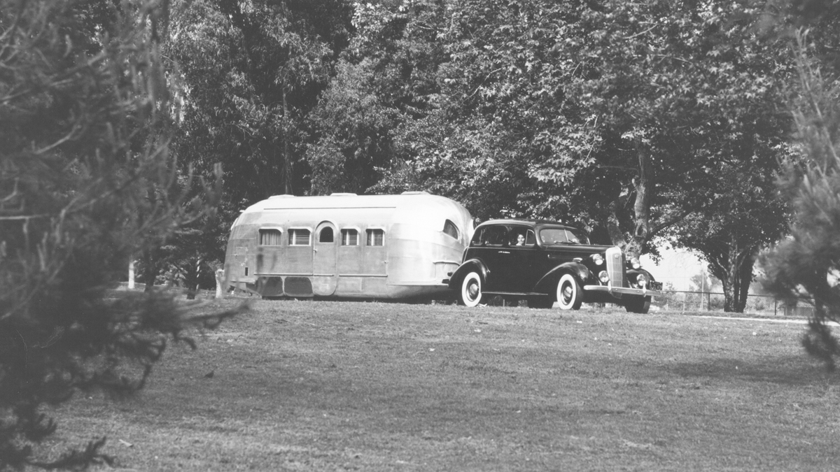 Heritage-History-Gallery-30s-ClipperWith37Buick