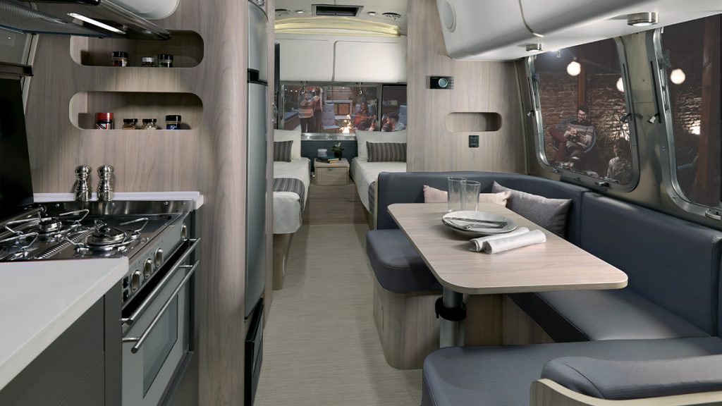 23 Globetrotter Interior