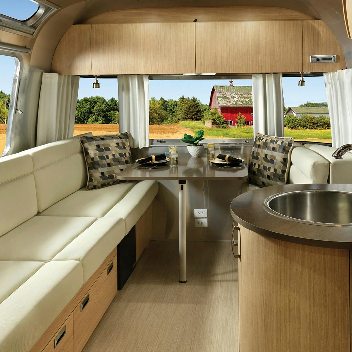 Flying Cloud 25RB Twin Floor Plan | Travel Trailers | Airstream