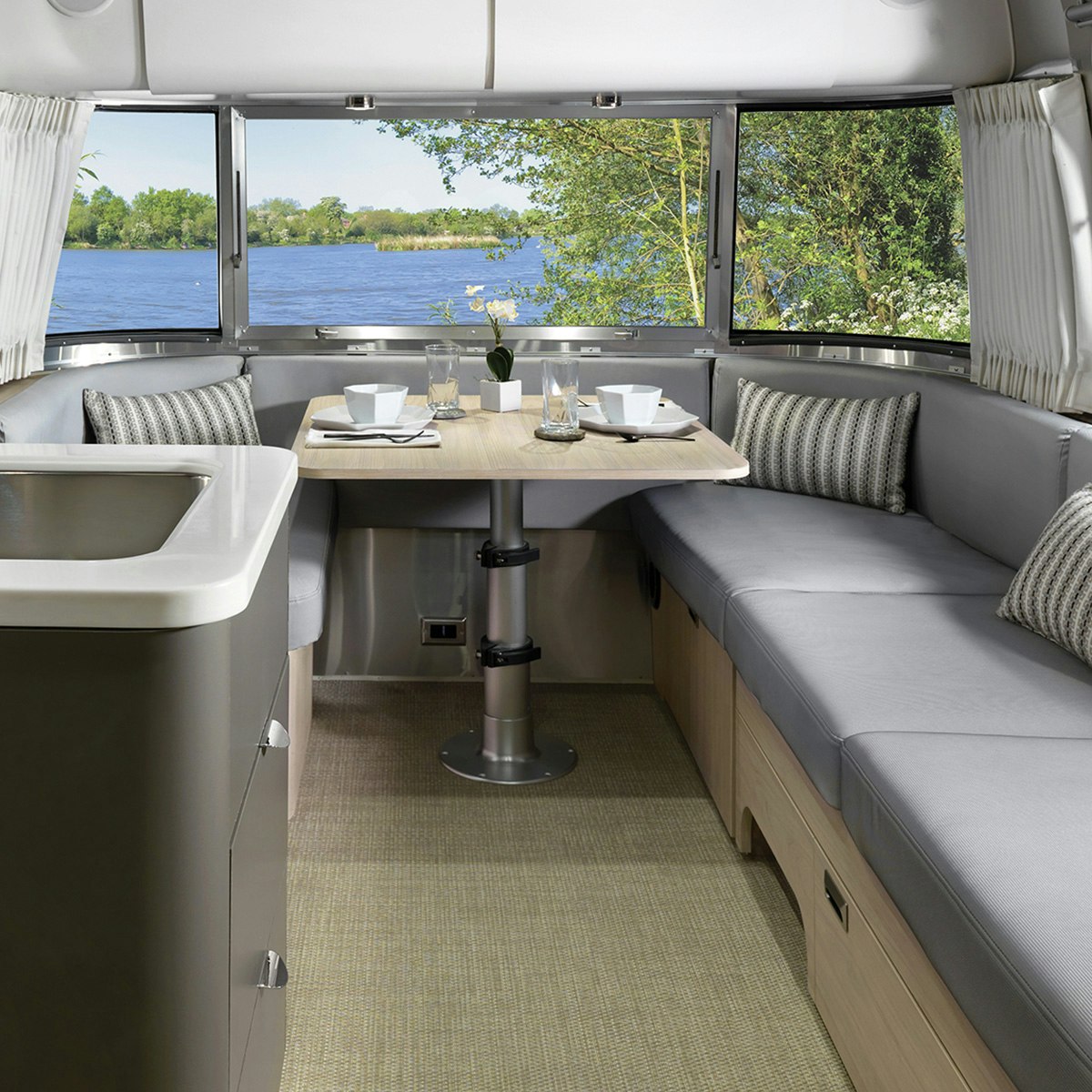 Globetrotter 27FB Floor Plan | Travel Trailers | Airstream