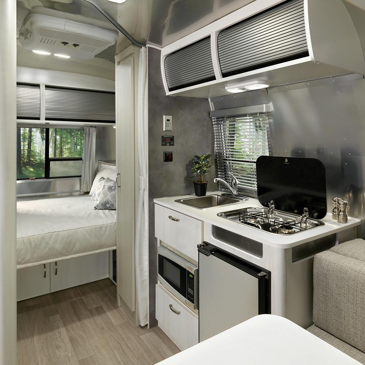 Bambi 16RB Floor Plan | Travel Trailers | Airstream