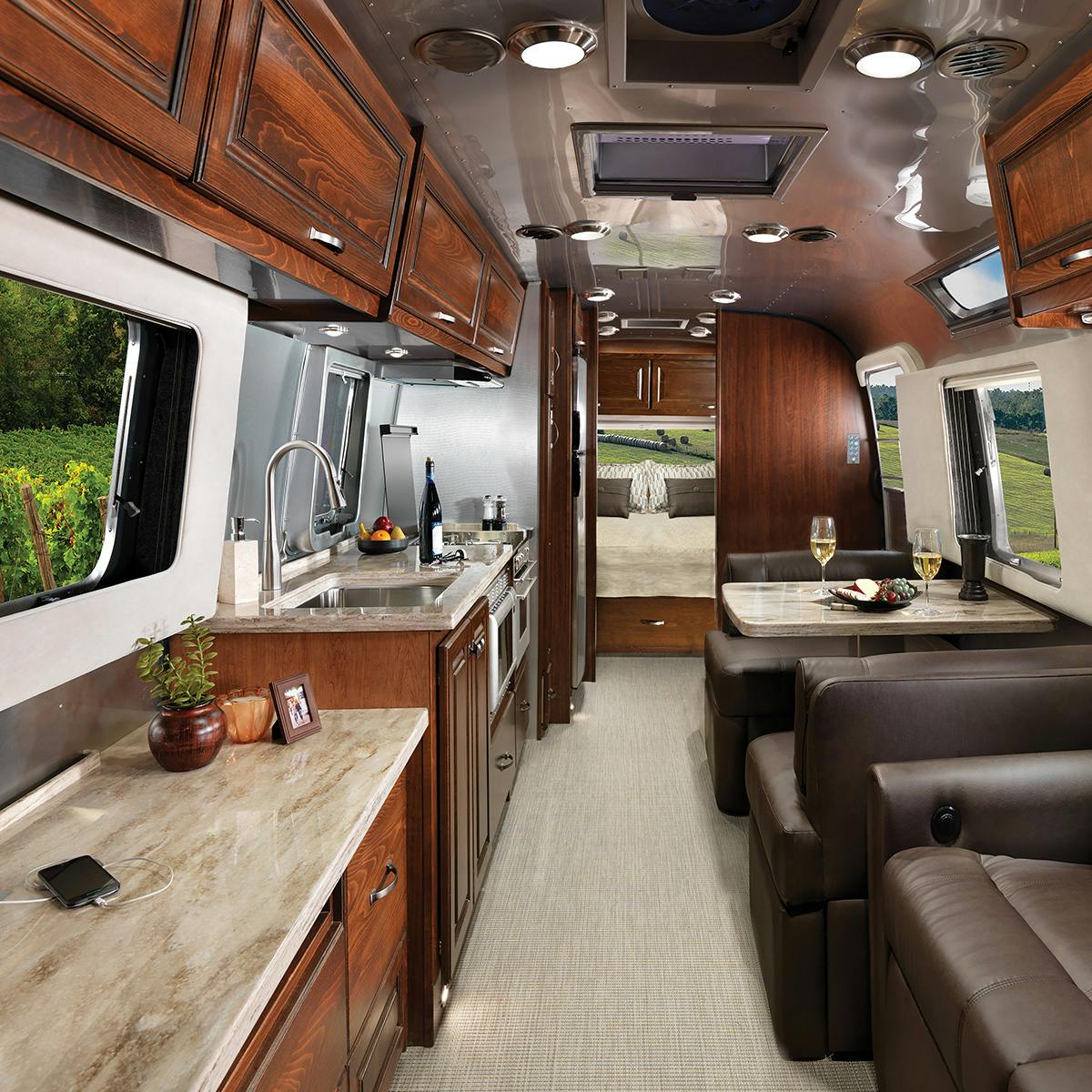 Features | Classic | Travel Trailers | Airstream