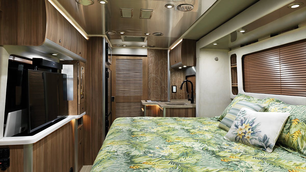 Airstream-Tommy-Bahama-Interior-Photo-Bed-Down