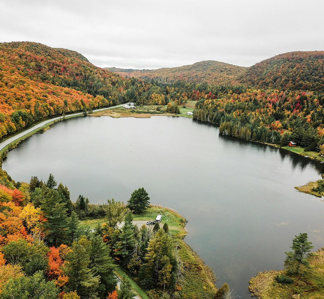 Airstream-Fall-Foliage-in-Vermont