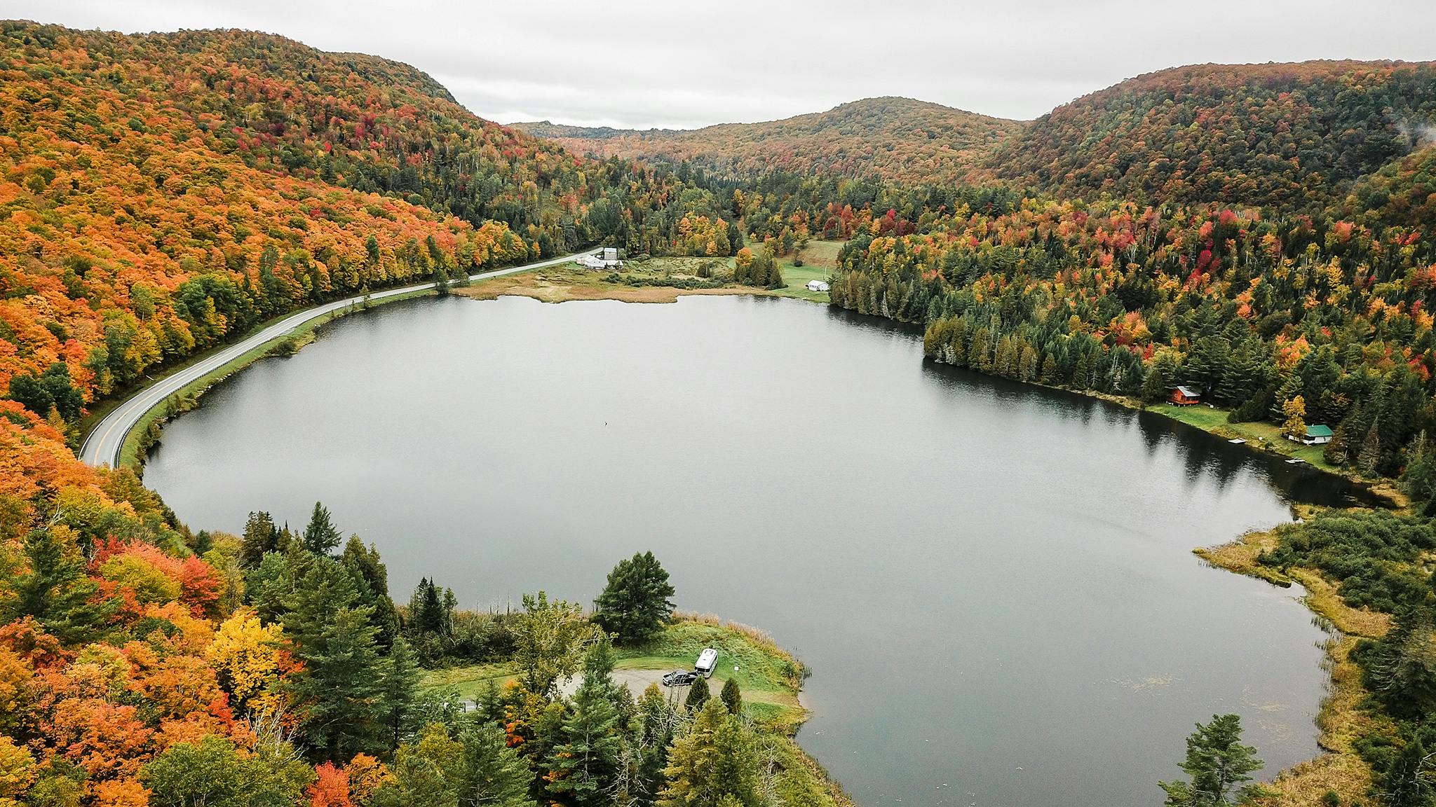 Airstream-Vermont-Fall-Foliage-Desktop-Header
