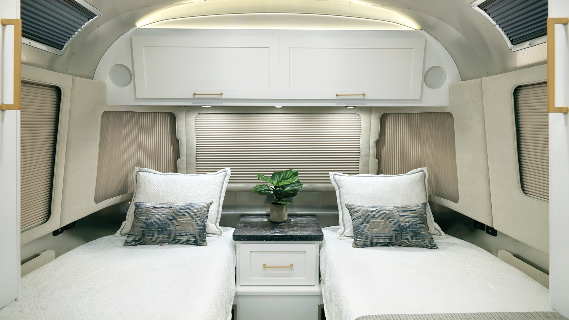 Modernizing the Timeless Classic - New Airstream Comfort White Décor