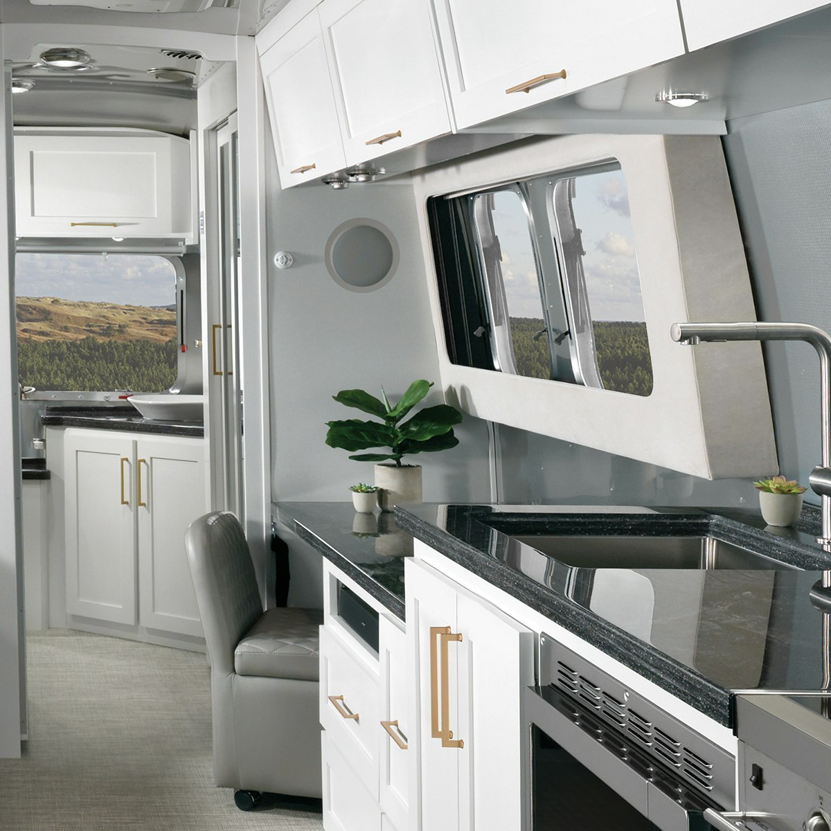 Airstream 345