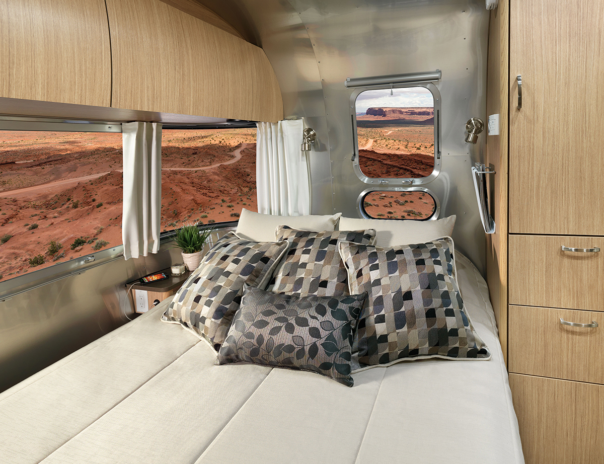 Flying Cloud 23FB Floor Plan | Travel Trailers | Airstream