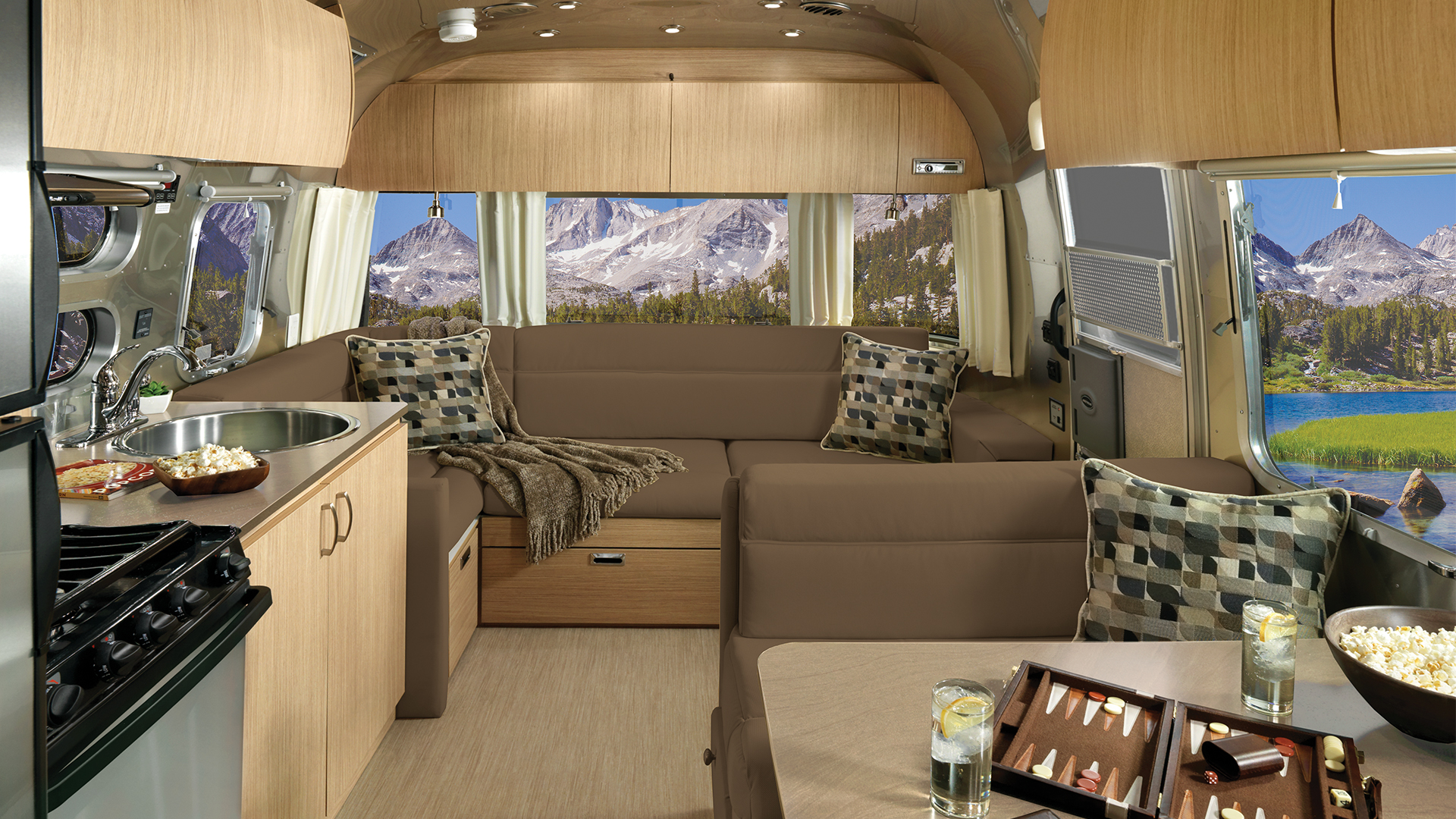 Flying Cloud 28RB Twin Floor Plan Travel Trailers Airstream