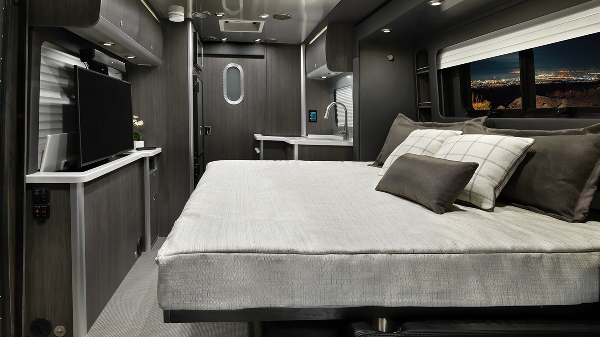 Airstream-Atlas-Murphy-Slide-Out-Feature