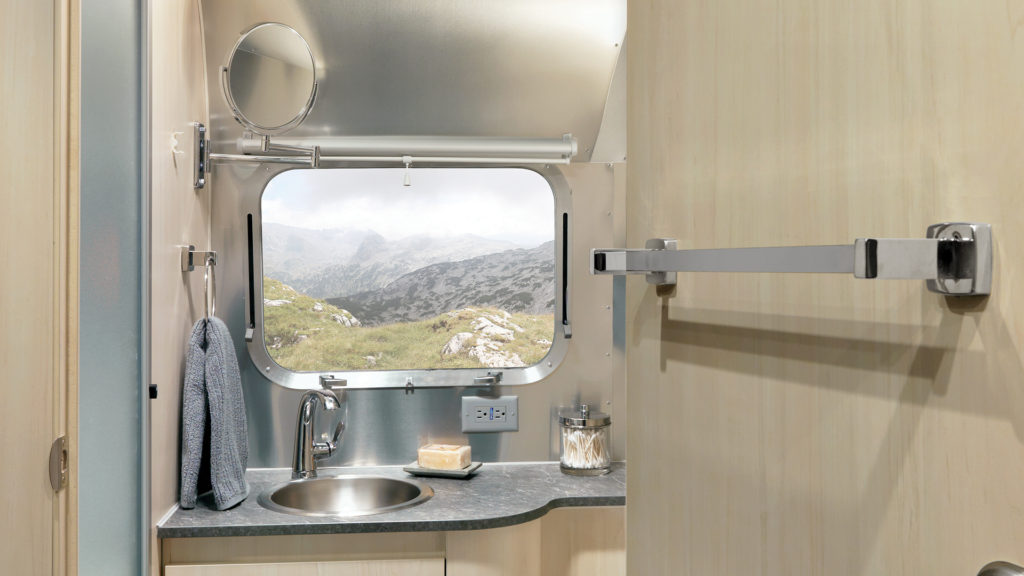 Airstream-Flying-Cloud-Bathroom-Feature