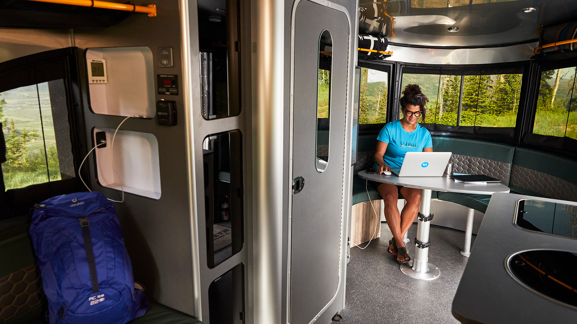 Airstream-Basecamp-20-Interior-Lifestyle-Dinette-Work-Station