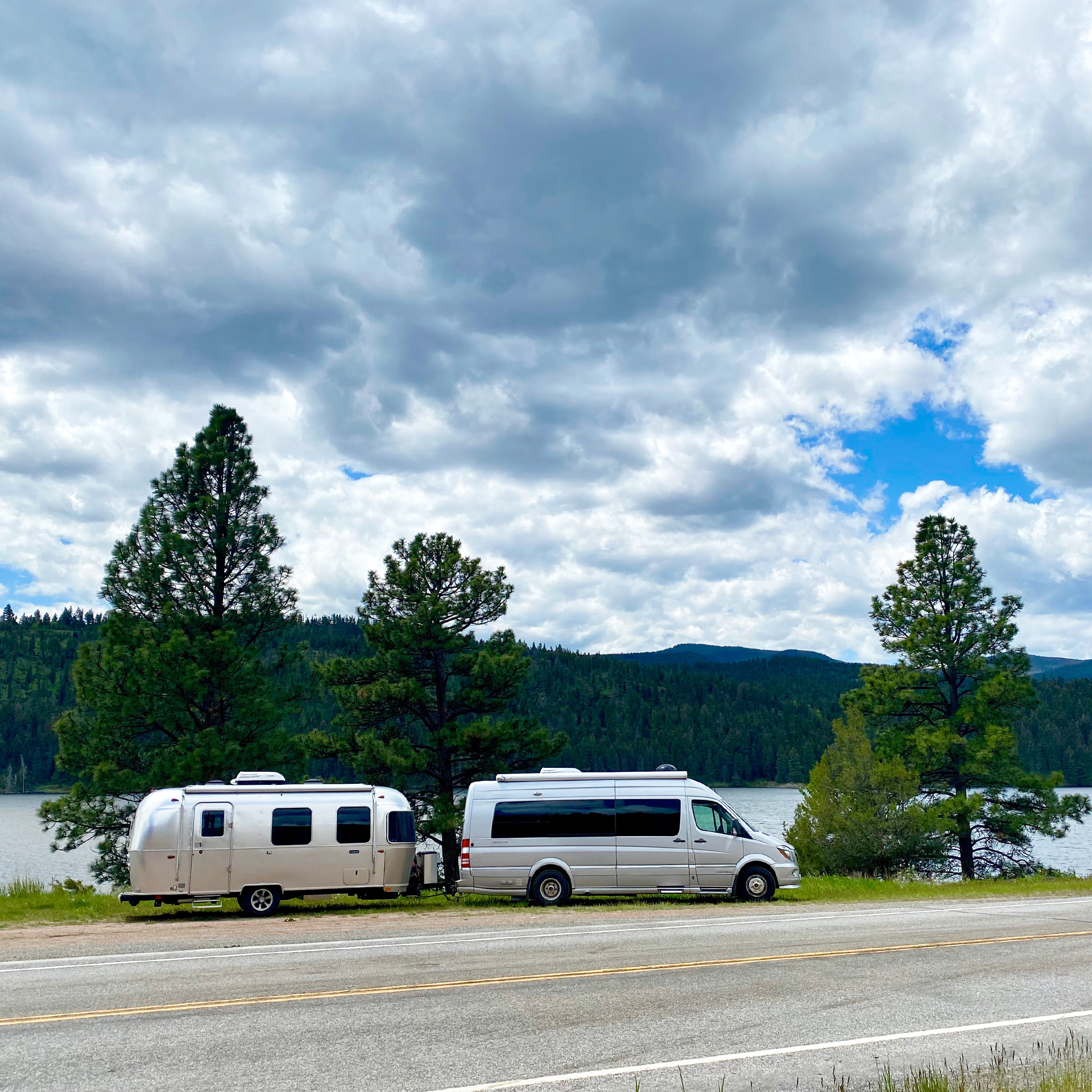Airstream-Interstate-Towing-Capacity-and-Performance-with-Trailer