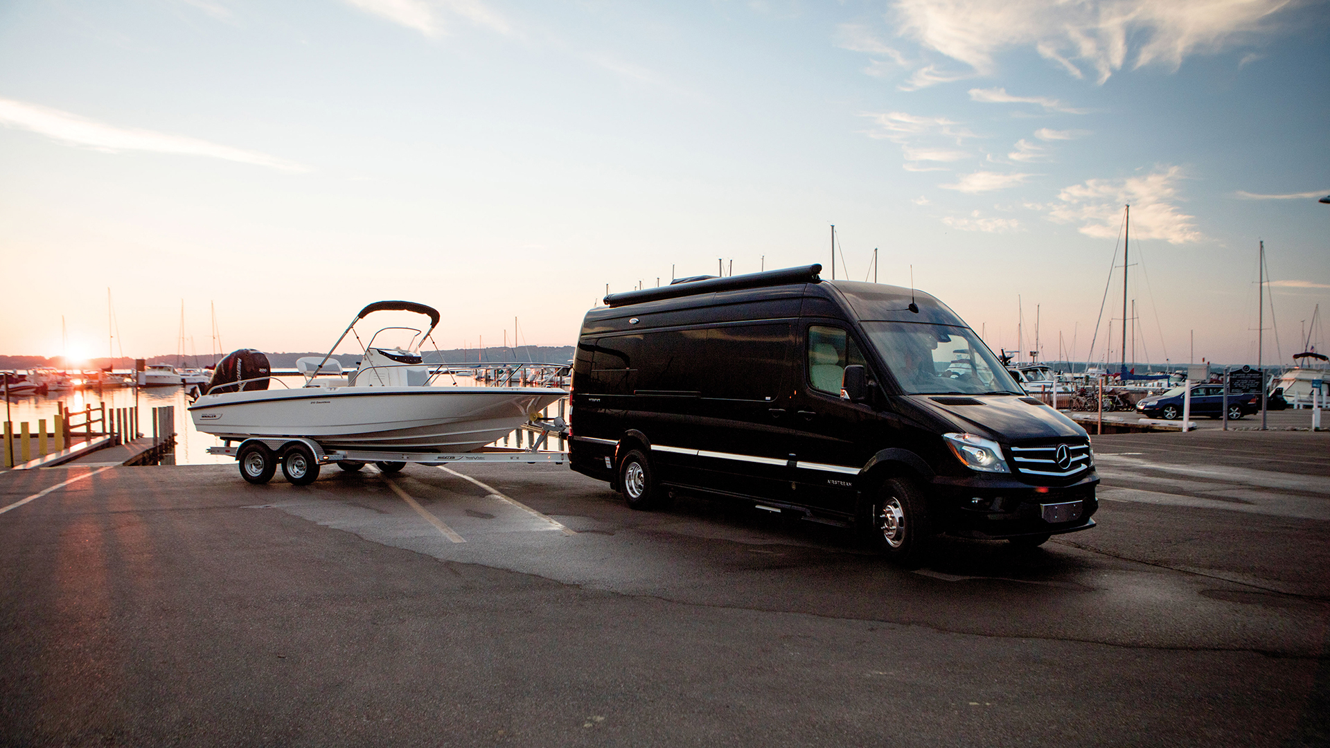 Airstream-Towing-Capability-of-Motorized-RV