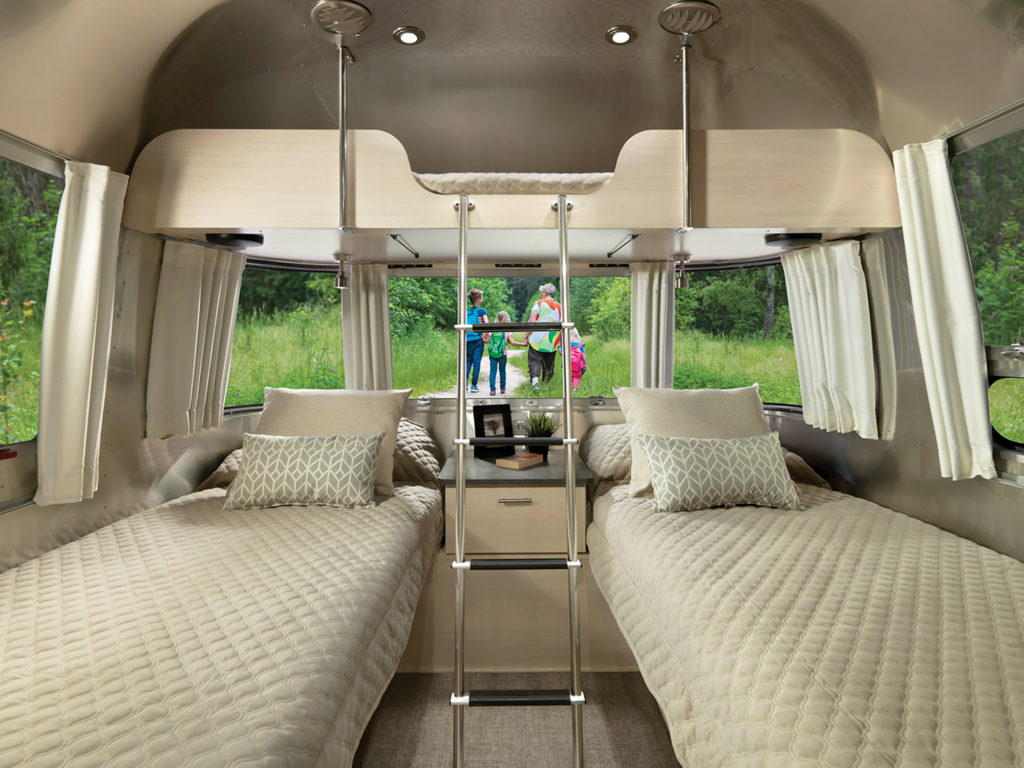 2021-Airstream-Flying-Cloud-Interior-27FB-Bunk-with-Twin-Beds