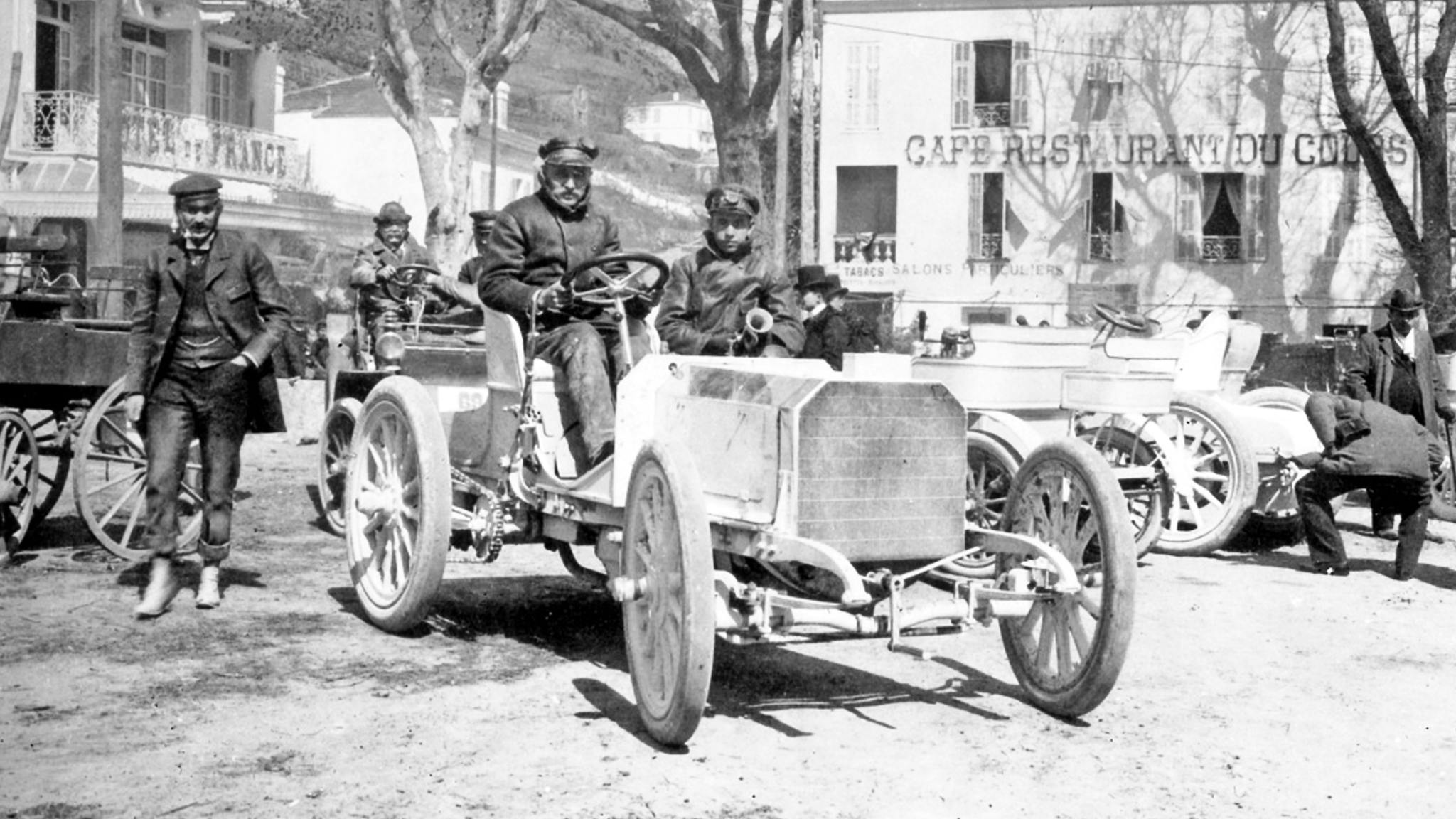 Airstream-and-Mercedes-Benz-history-spotlight-header-1