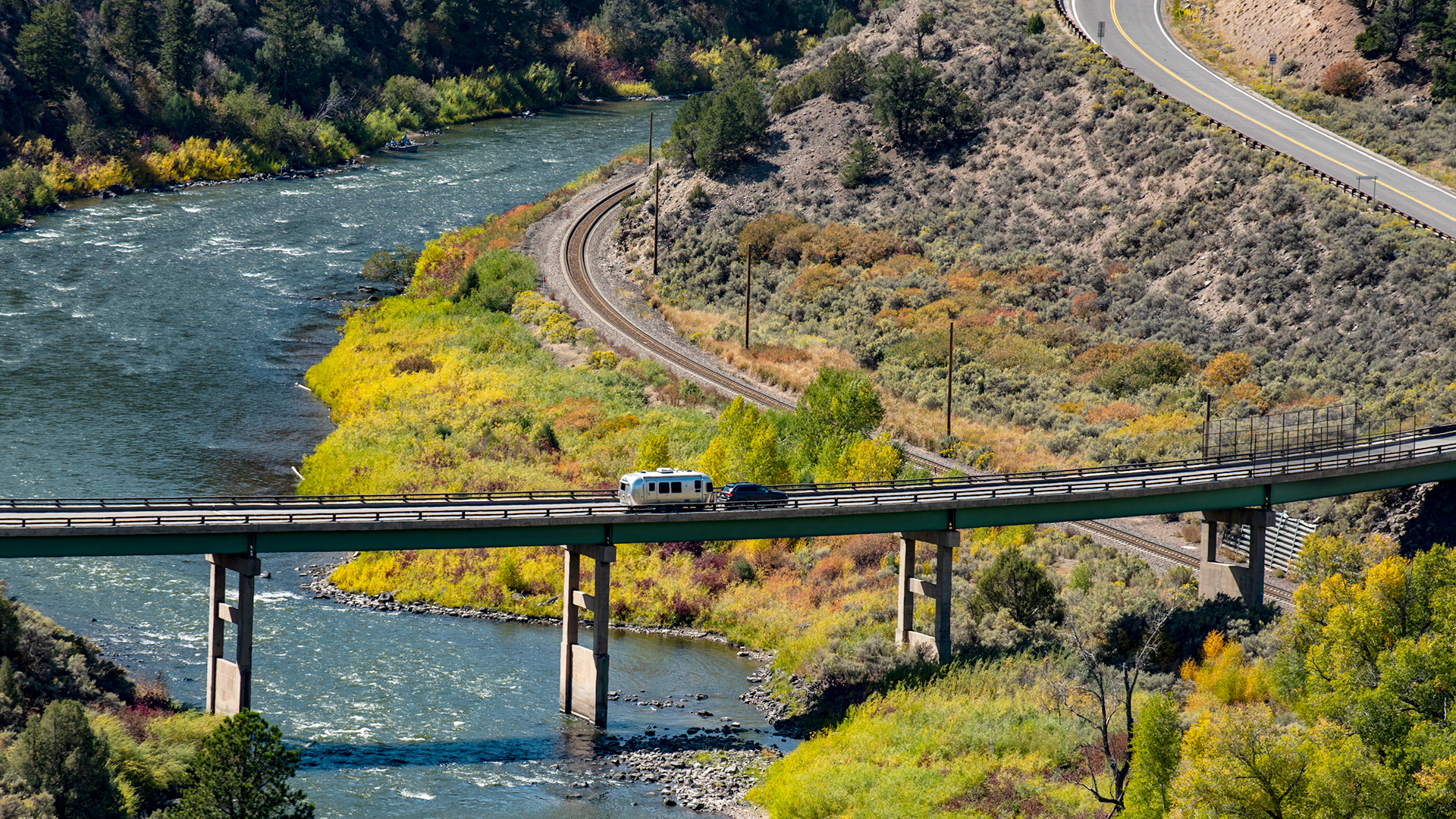 Airstream-Flying-Cloud-2021-23FB-Travel-Trailer-Lifestyle-Driving