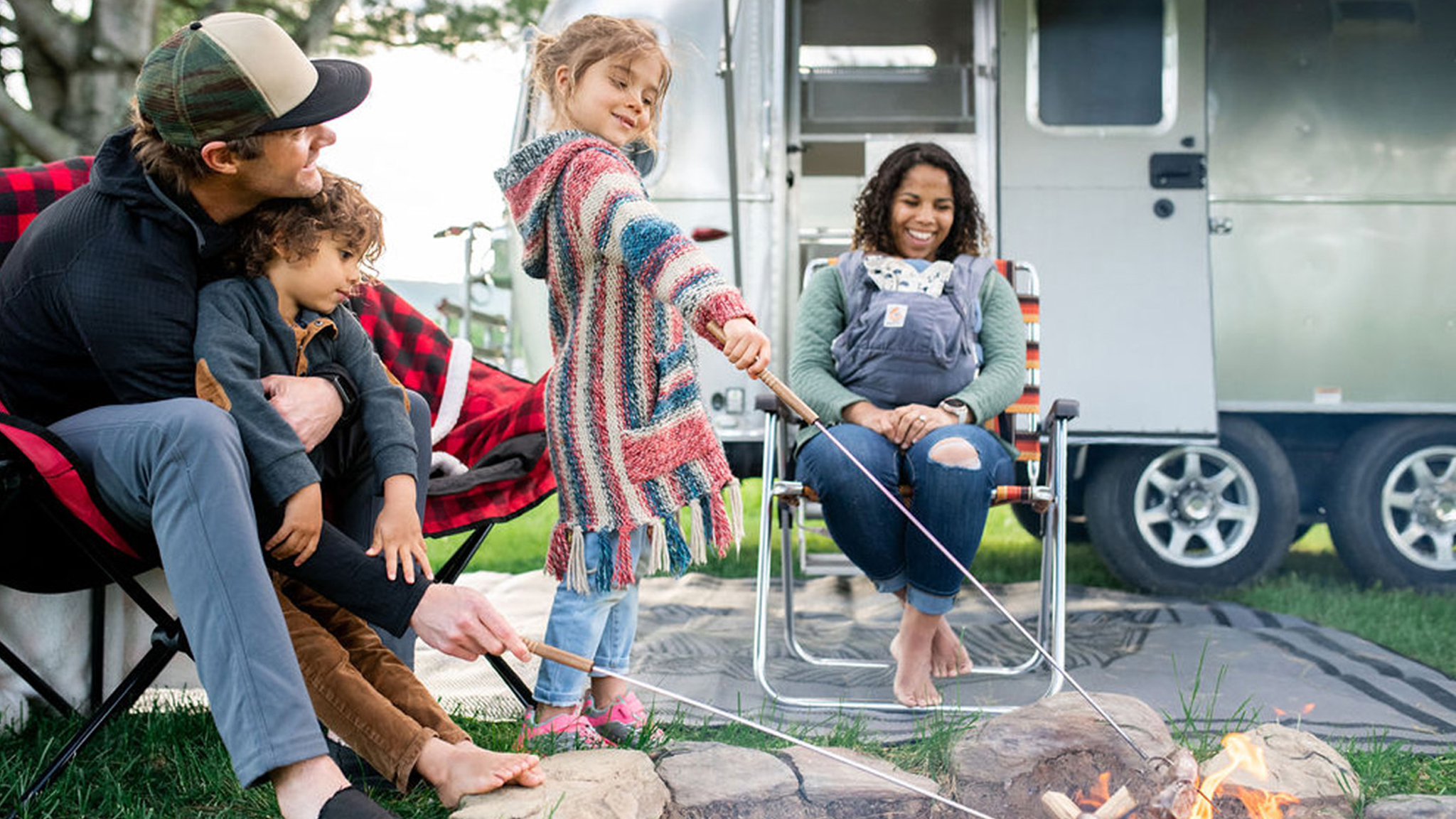 Family-at-the-Fire-in-an-Airstream