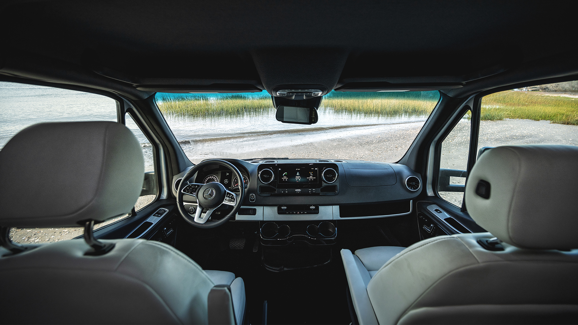 Airstream-Atlas-Interior-Cockpit-Driver-and-Passenger-Seats