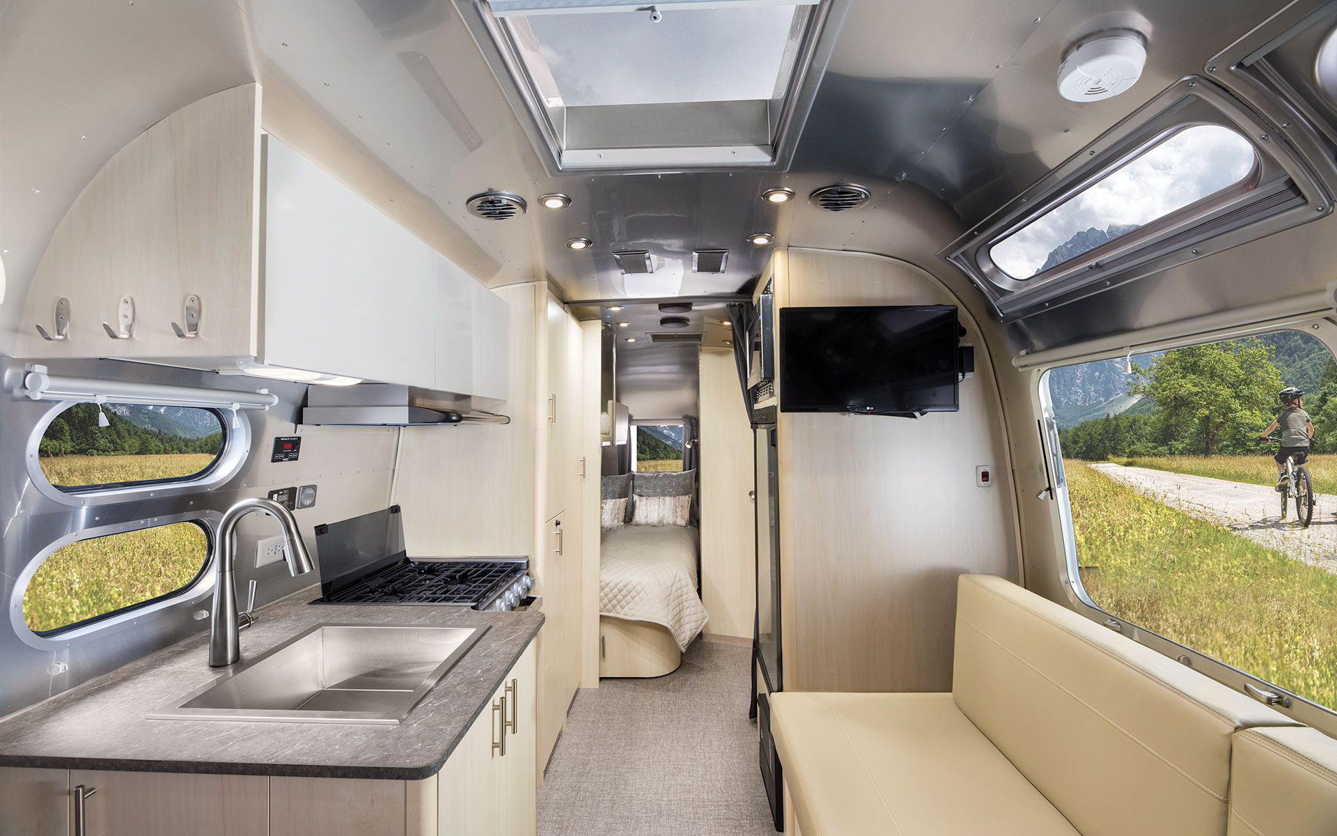 Flying Cloud 23CB Bunk Floor Plan | Travel Trailers | Airstream