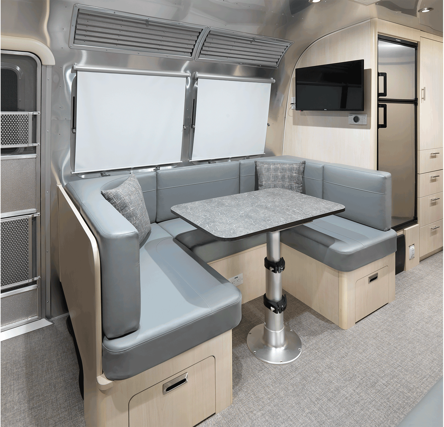Airstream Flying Cloud 30FB Dinette Conversion