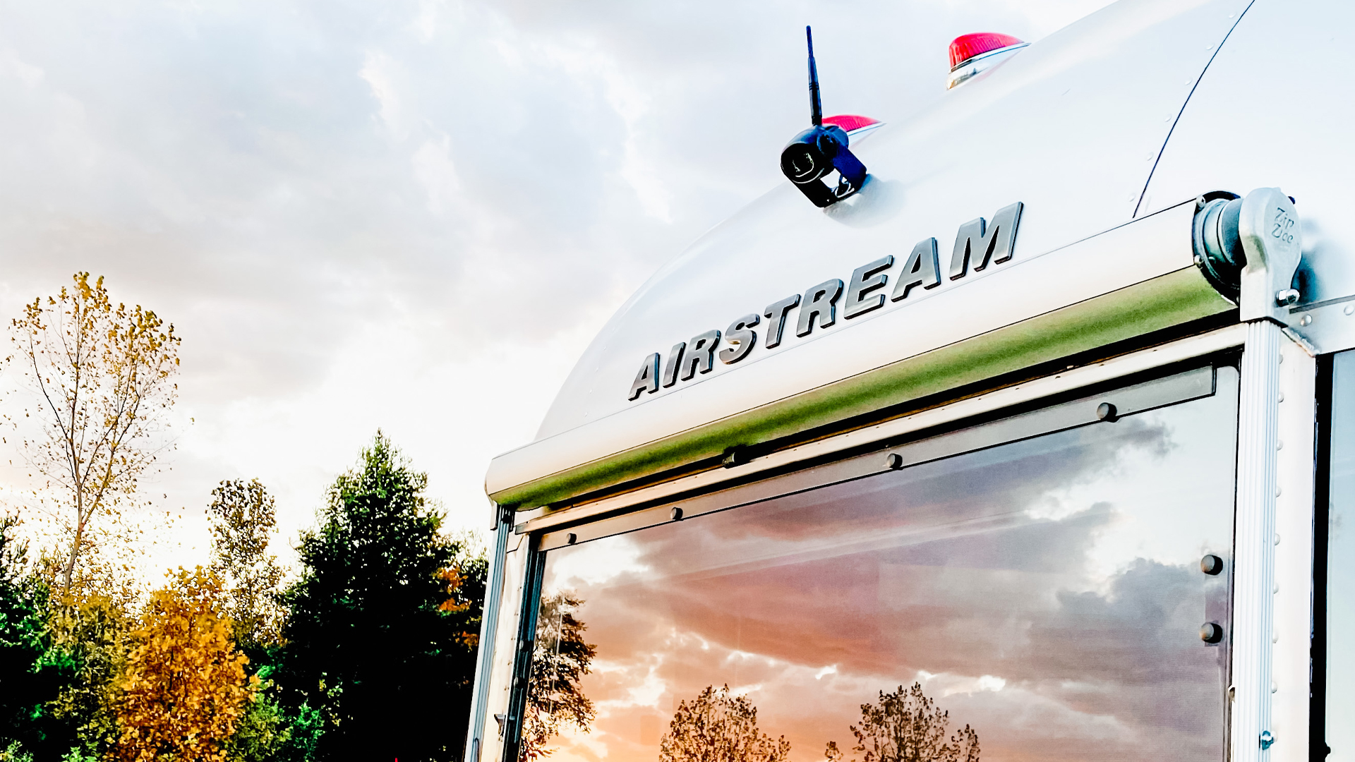 Backing-up-an-Airstream-with-the-backup-camera