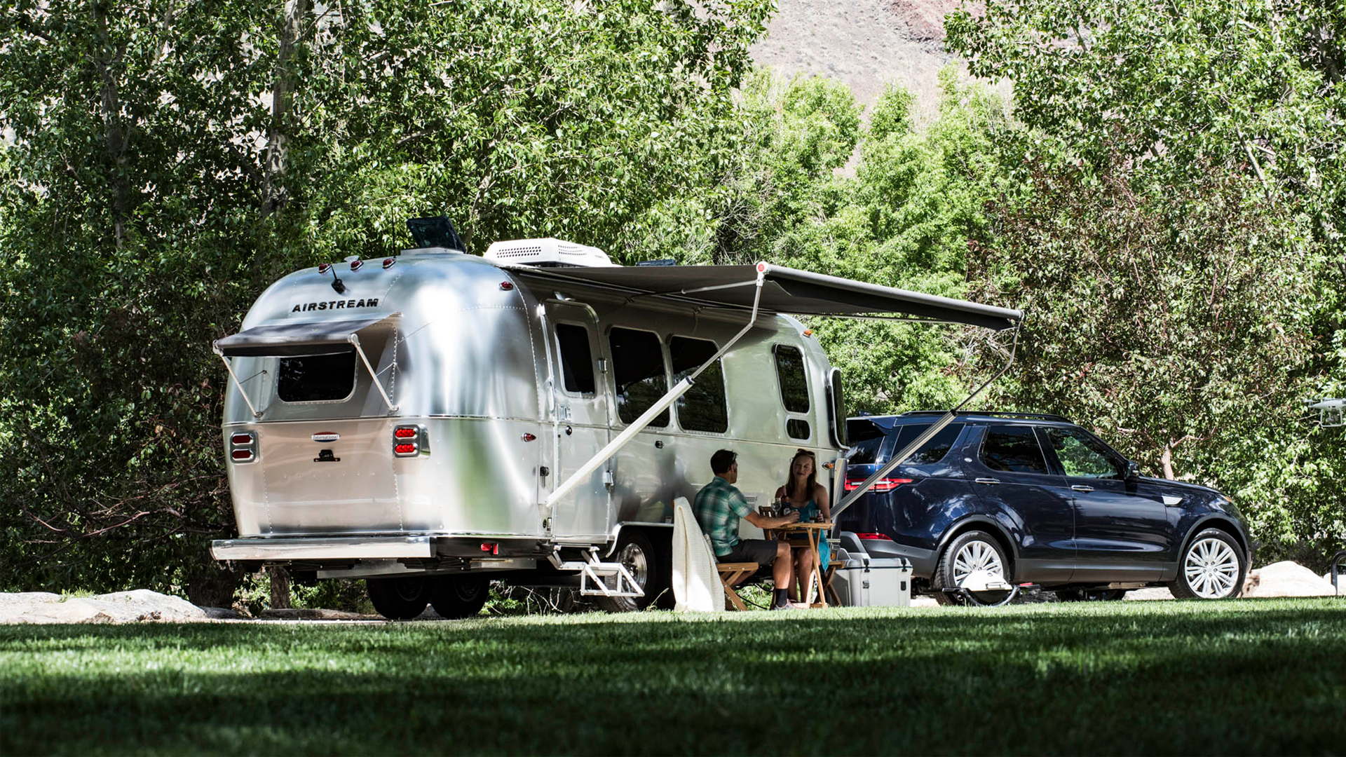 SUV-crossover-towing-an-Airstream-trailer