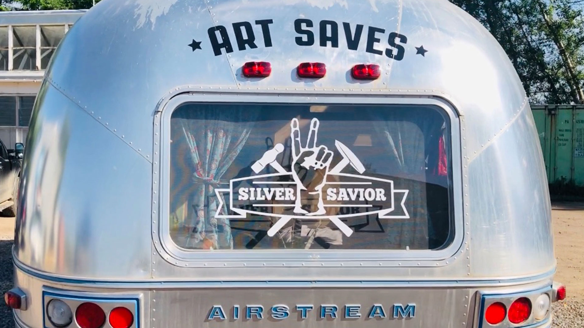 SweetBird-studio-classic-airstream-trailer