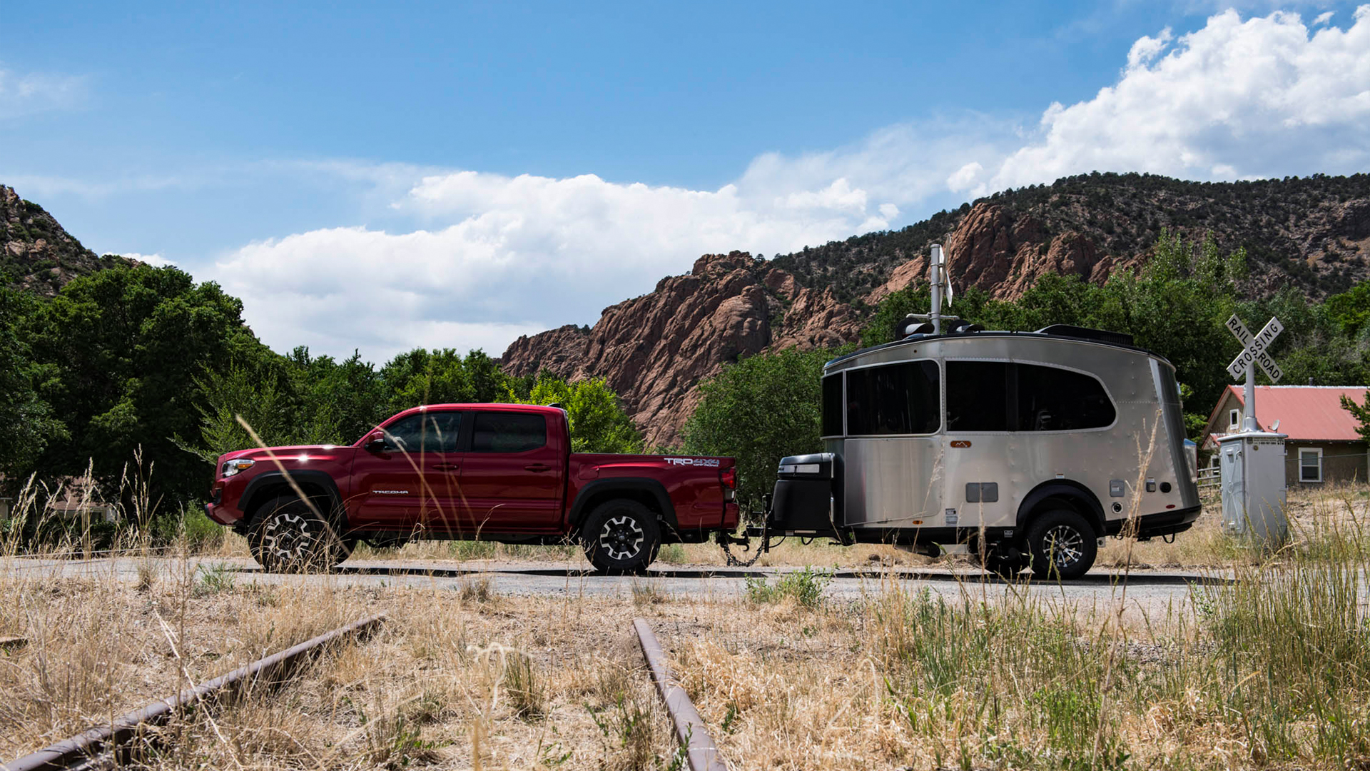 Toyota-truck-towing-an-Airstream-Basecamp-trailer