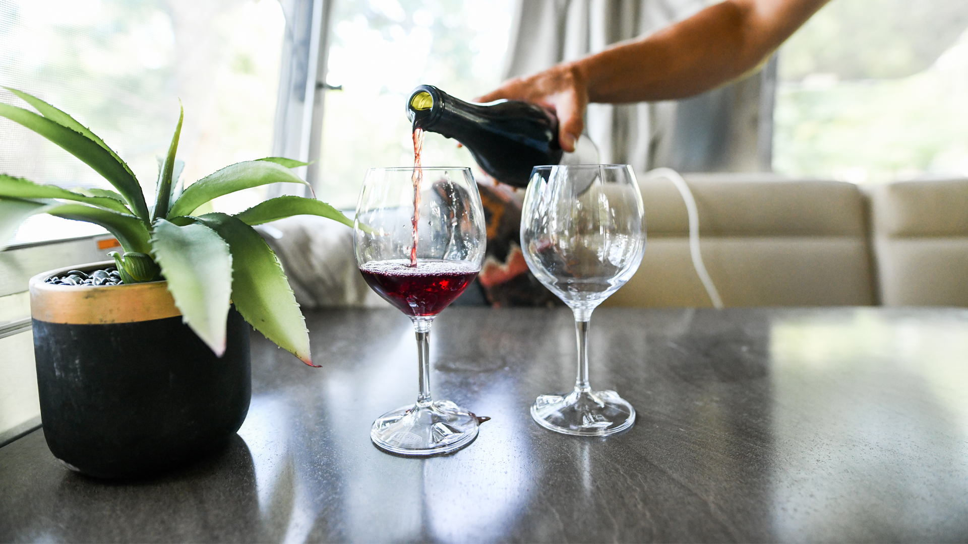 pouring-wine-in-an-airstream