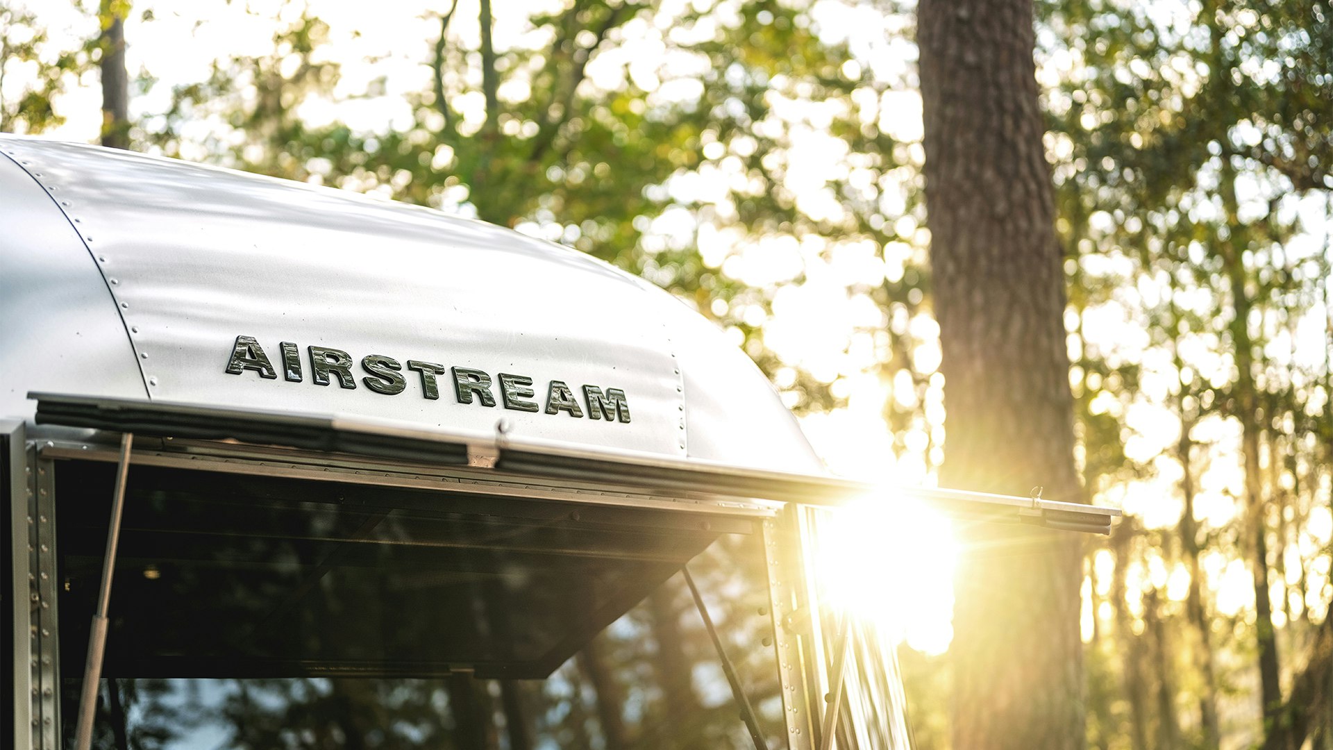 Airstream-Classic-Front-Solar-feature