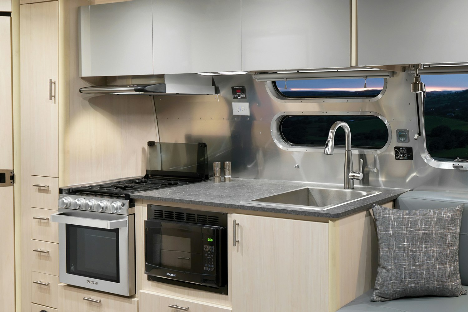 Airstream-Flying-Cloud-30FB-Kitchen-Space