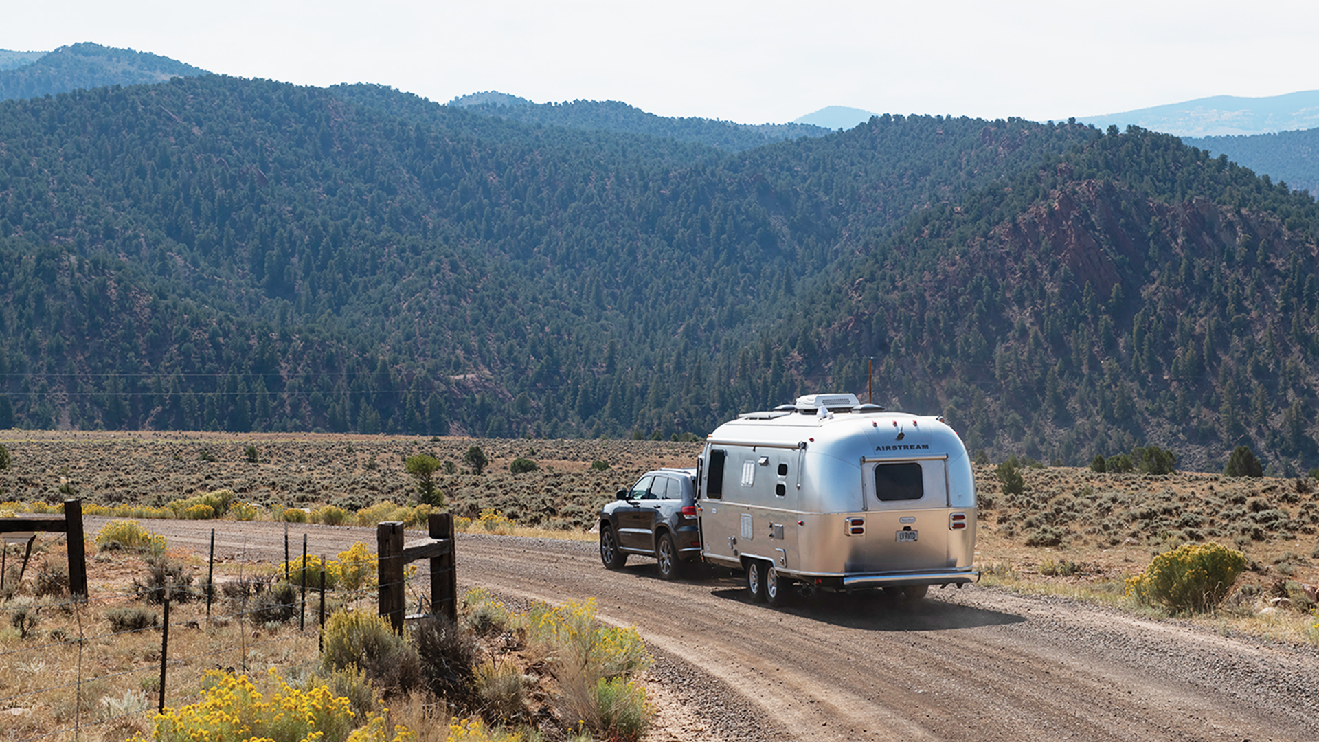 Airstream-Flying-Cloud-Dual-Axle-feature