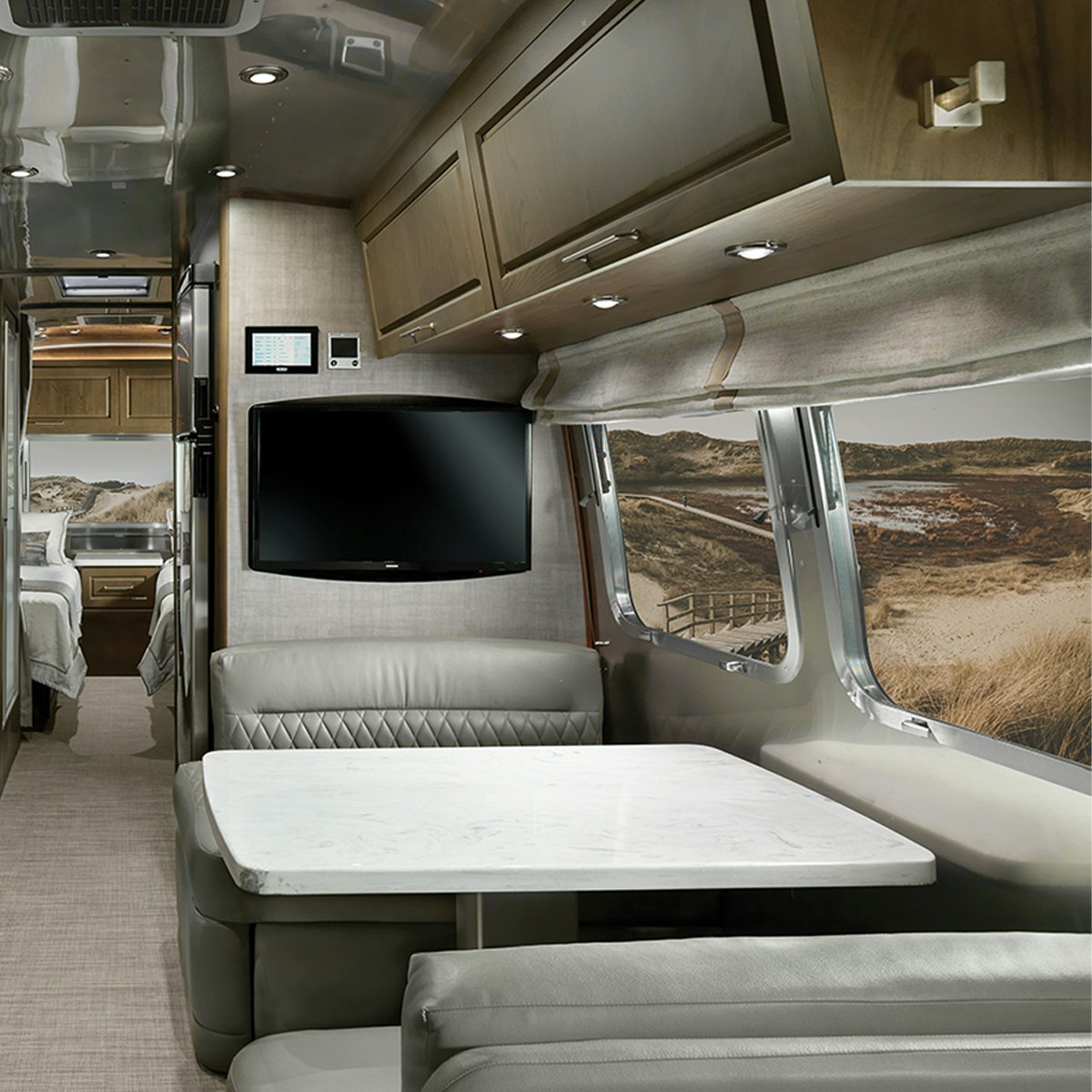 Classic 30RB Floor Plan | Travel Trailers | Airstream