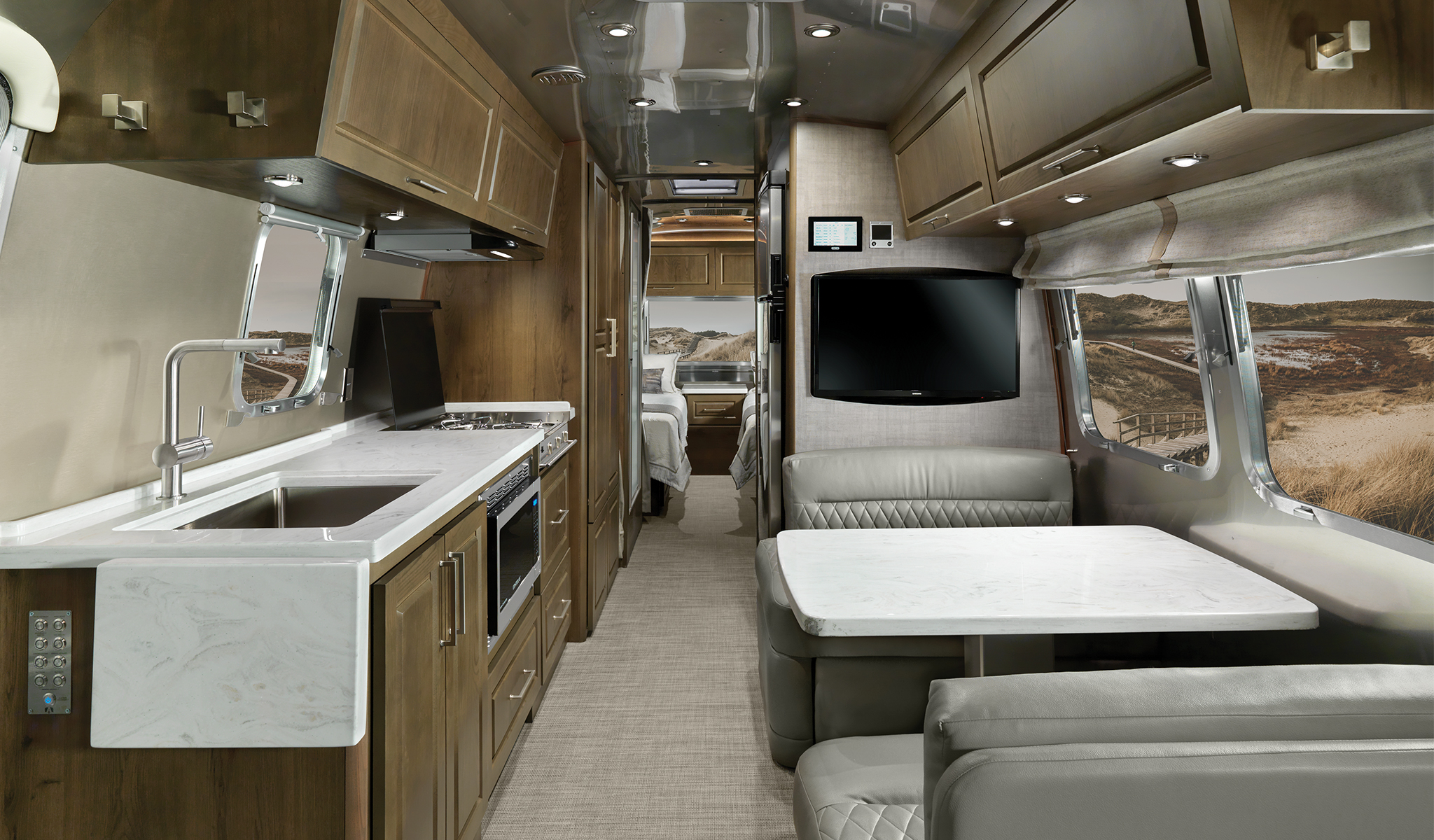 Airstream-Classic-Estate-Brown-with-Earl-Grey-Ulraleather