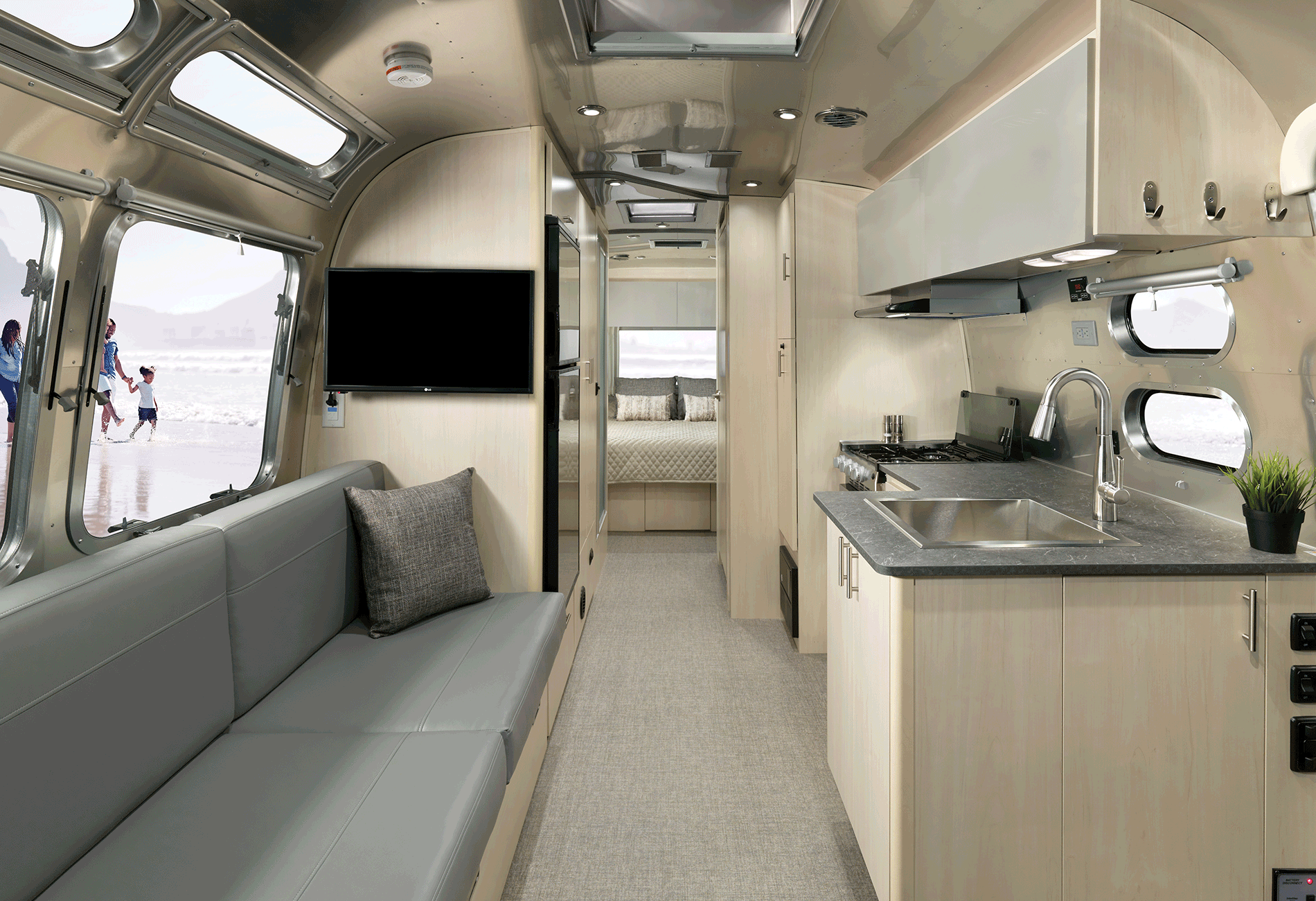 Airstream-Flying-Cloud-27FB-Desk-Option-Transition