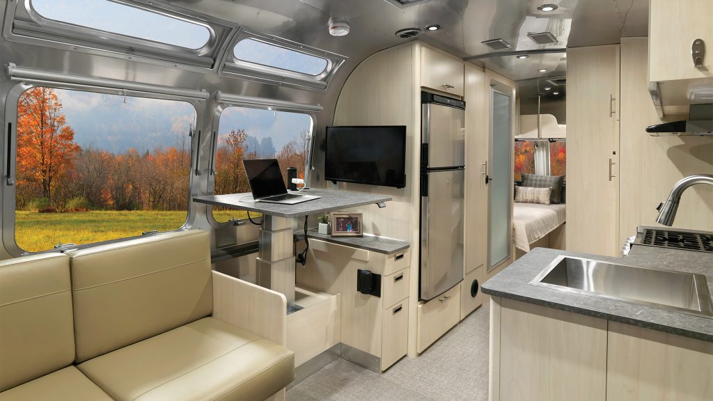 Airstream-Flying-Cloud-Powered-Standing-desk-option-Feature