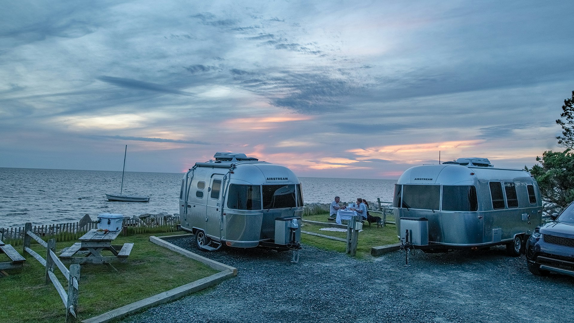 Her-Way-and-the-Highway-Caravel-at-the-beach