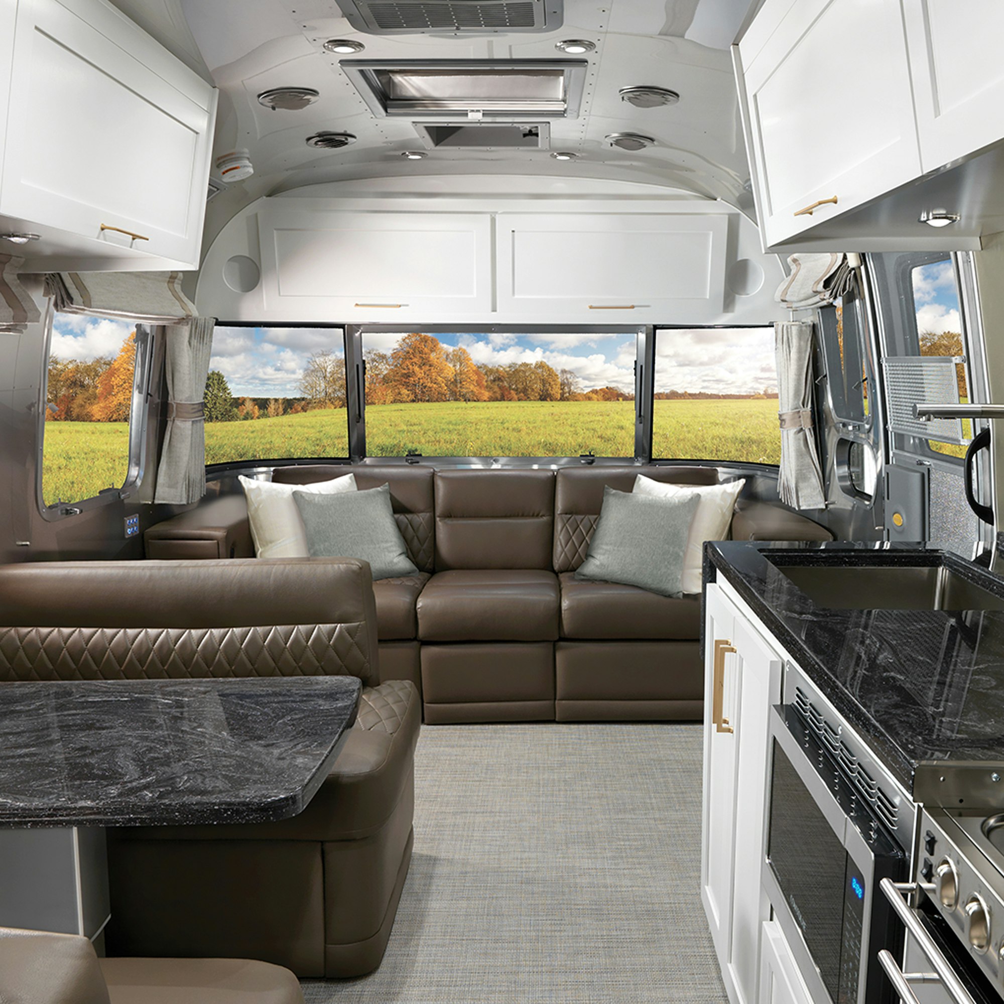 Classic 30RB Floor Plan | Travel Trailers | Airstream