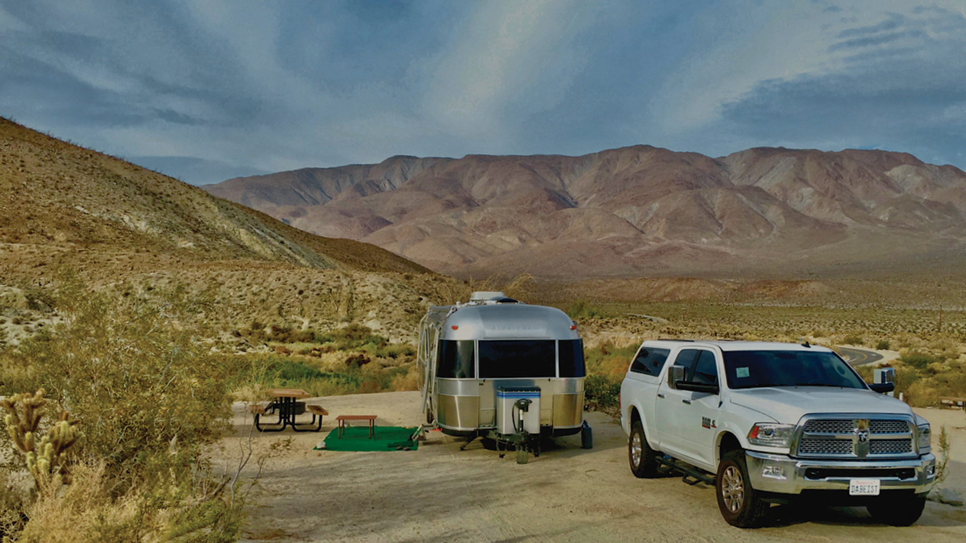 Airstream-Living-in-Beauty-Mountains