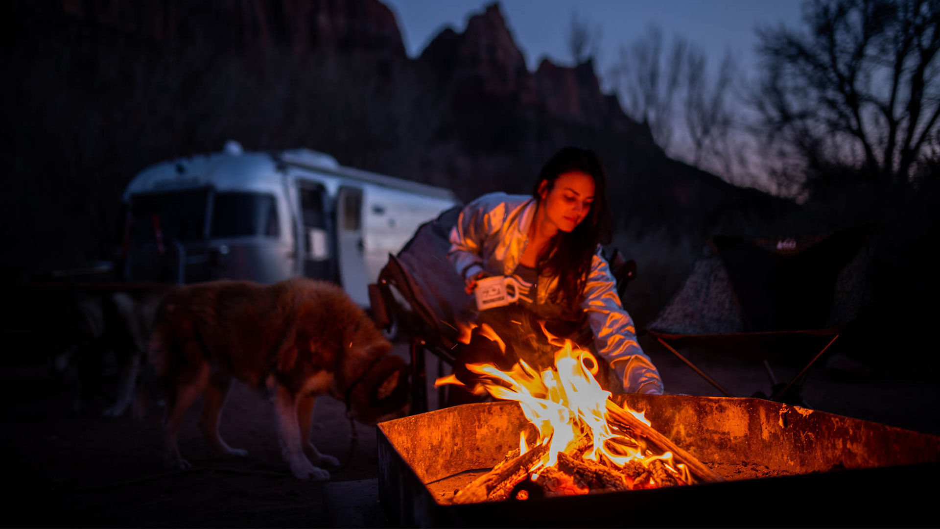 airstream-2021-fall-foliage-camping-campfire