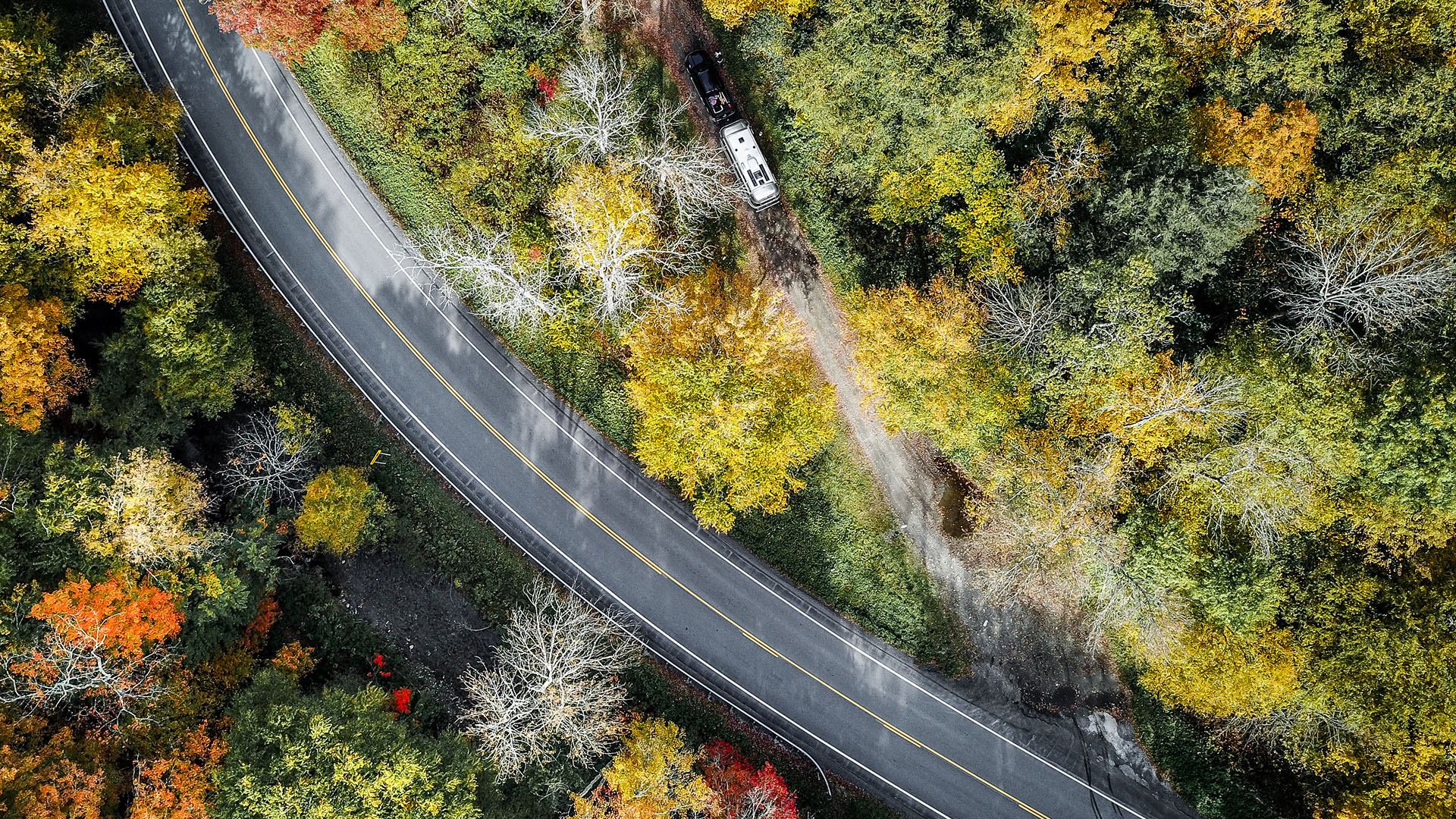 airstream fall foliage camping 2021 _0005_LUVLENS_COMMERCIAL_AIRSTREAMFALLVTFOLIAGE_WEEK2-5