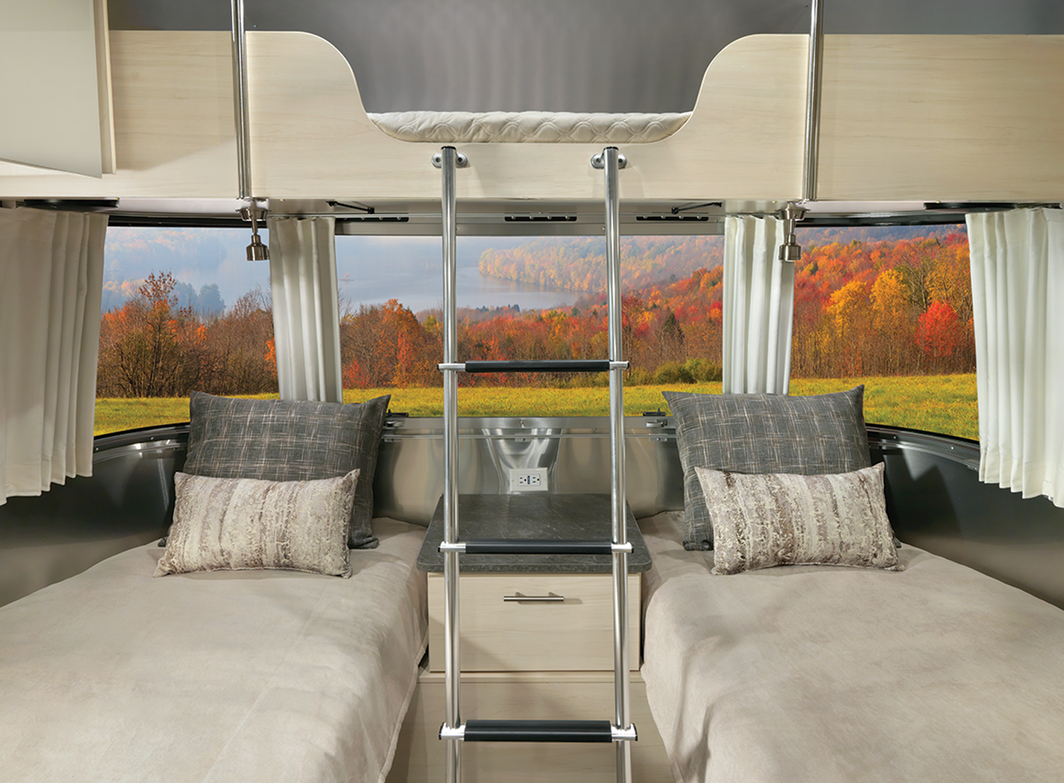Flying-Cloud-25-Twin-Interior-Bunk-with-Ladder