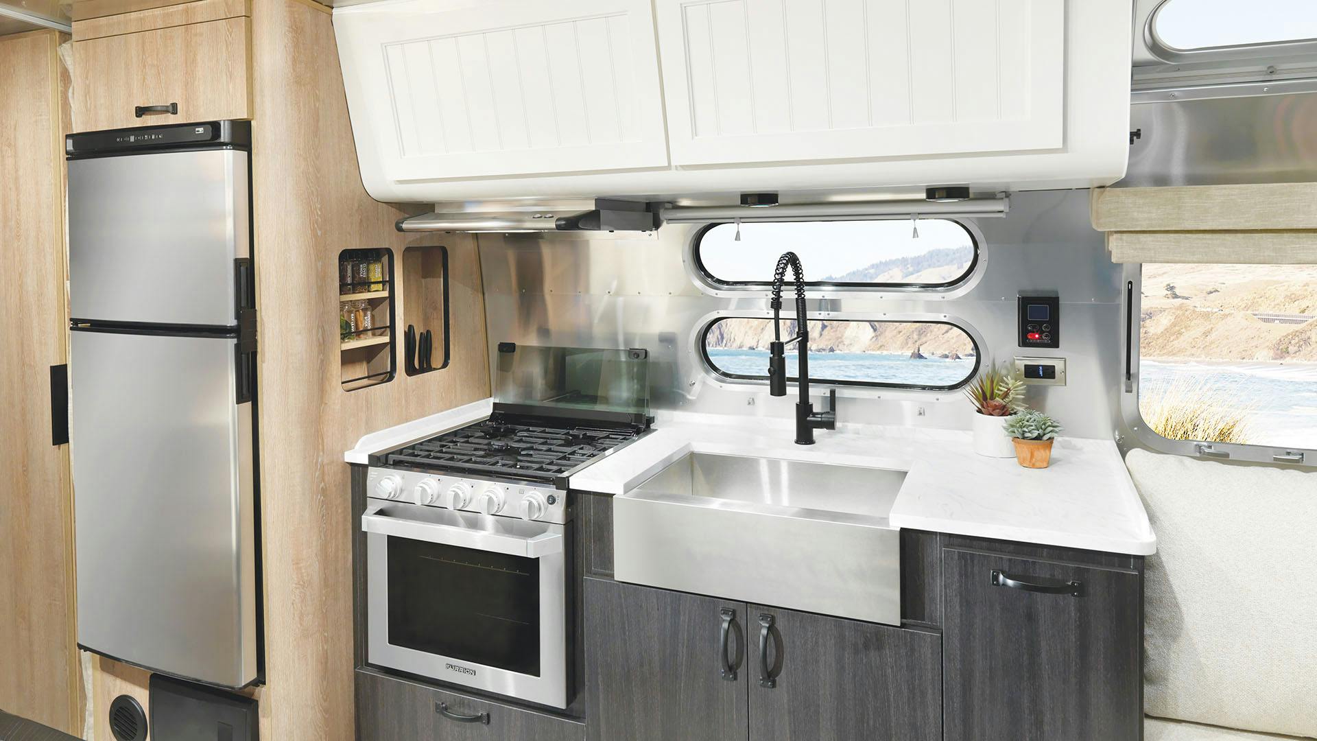 airstream pottery barn up close_0003_AIRMKT 2021 Pottery Barn Interior Galley 97545 RETOUCH