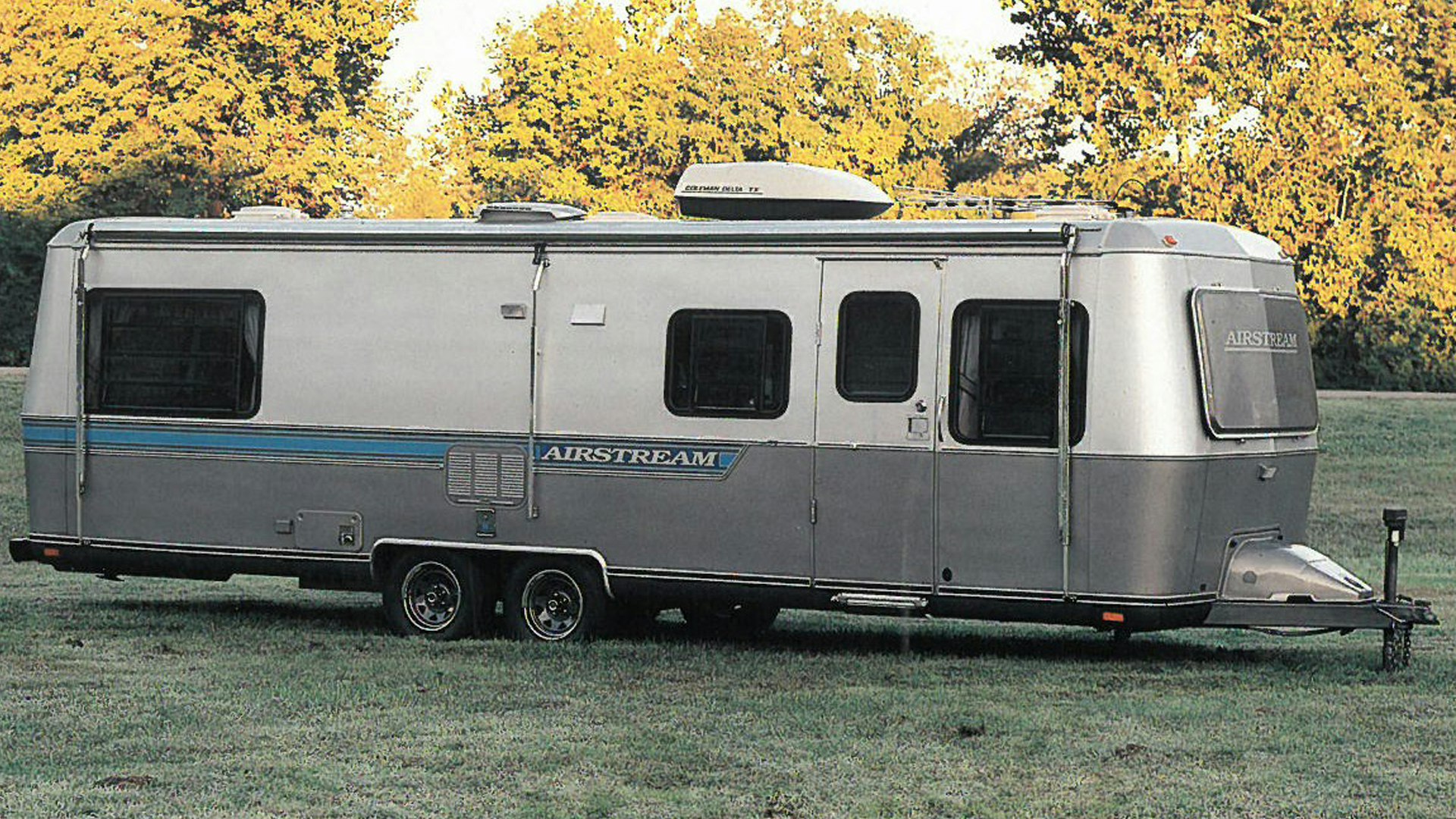 Airstream-Land-Yacht-1980s